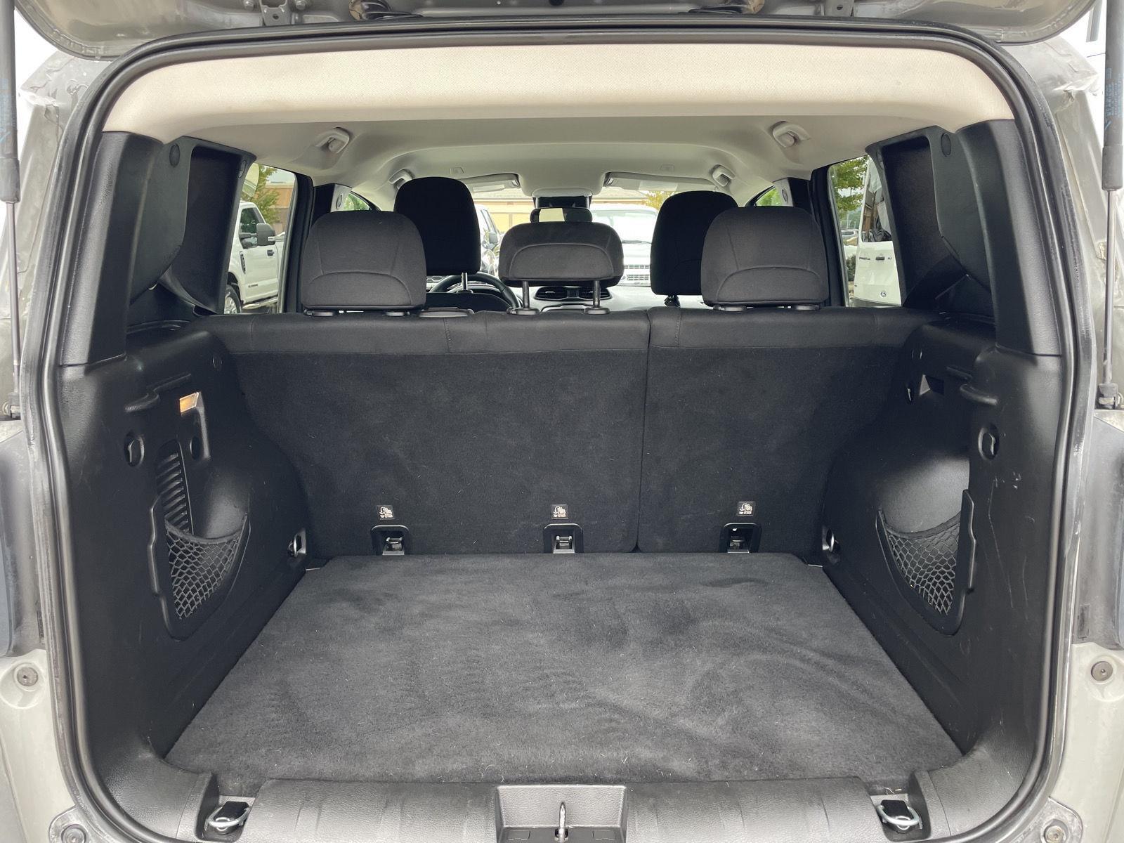 Vehicle photo 30