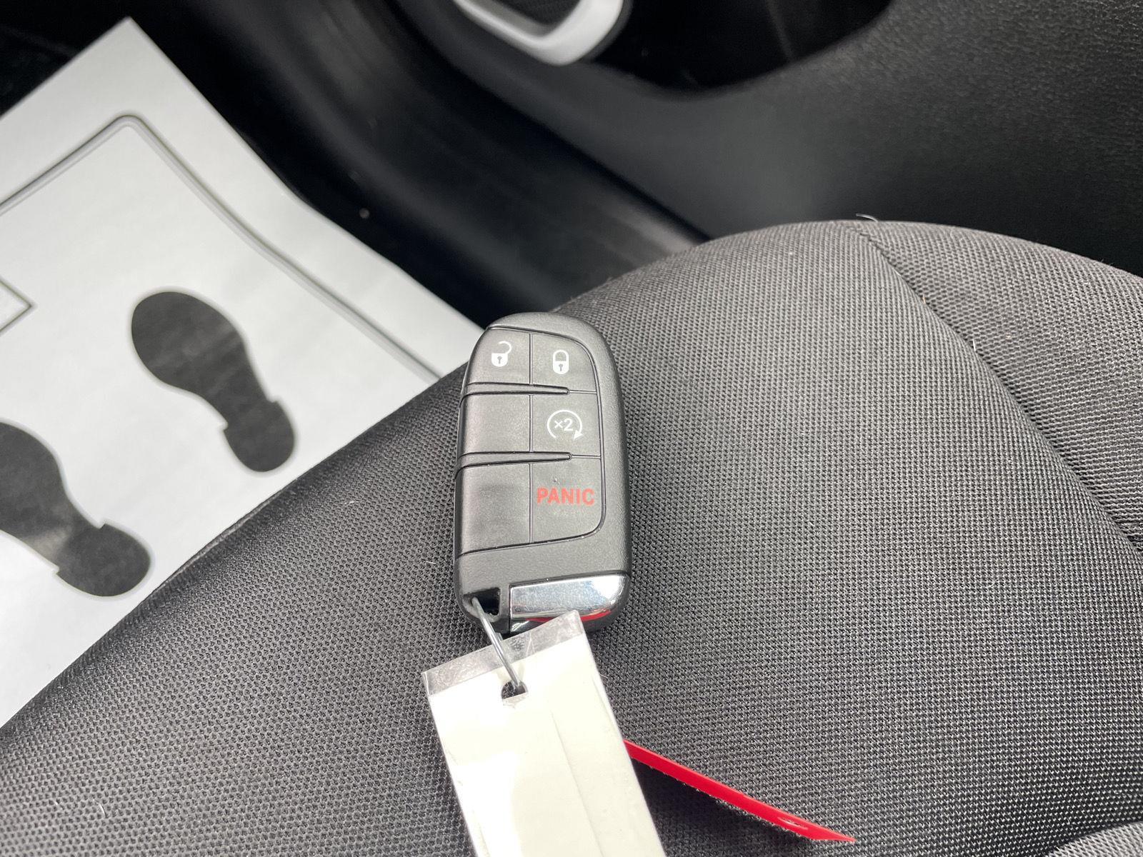 Vehicle photo 33