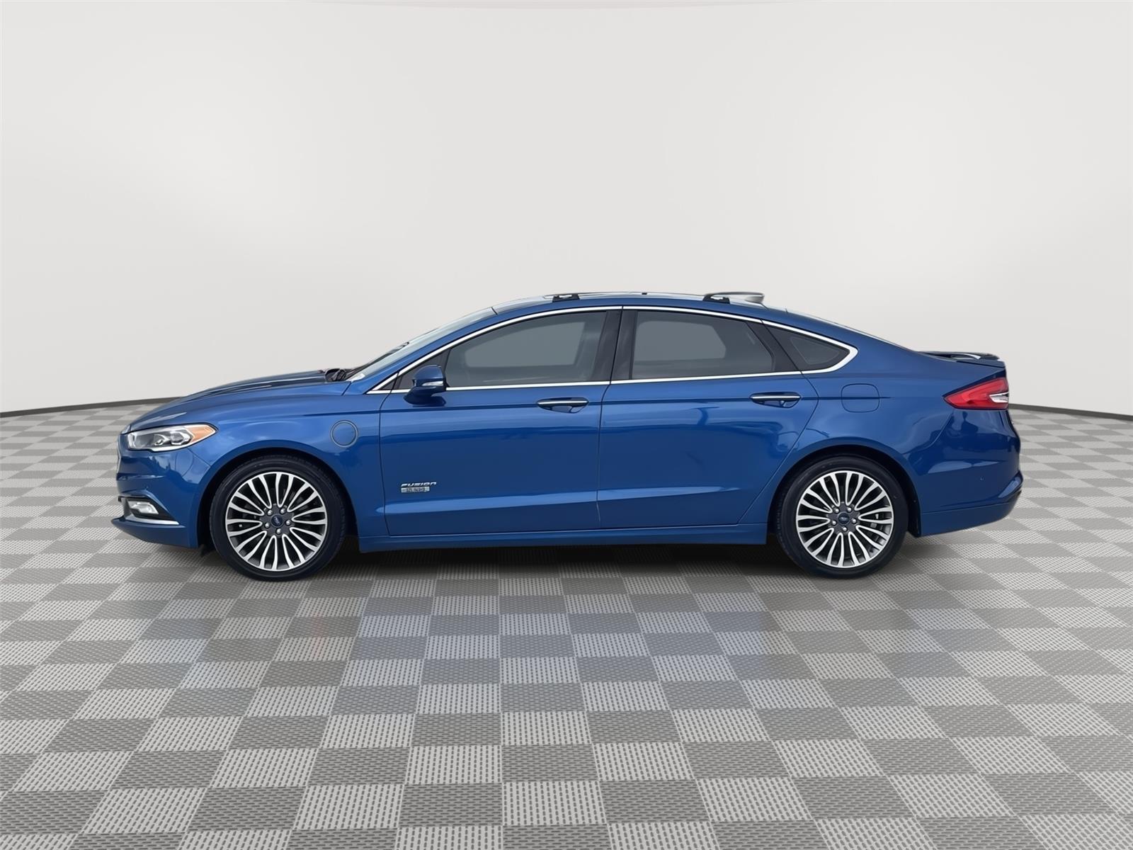Vehicle photo 2