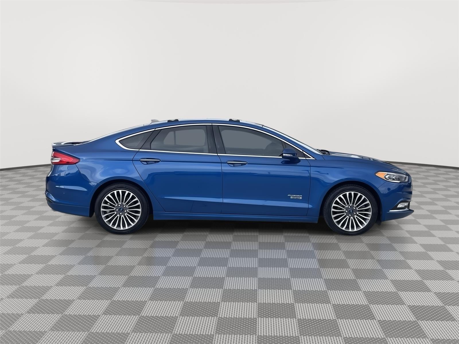 Vehicle photo 6