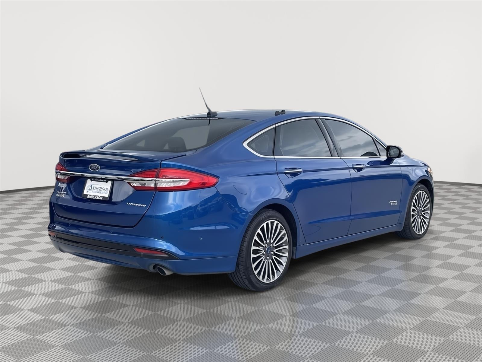 Vehicle photo 7
