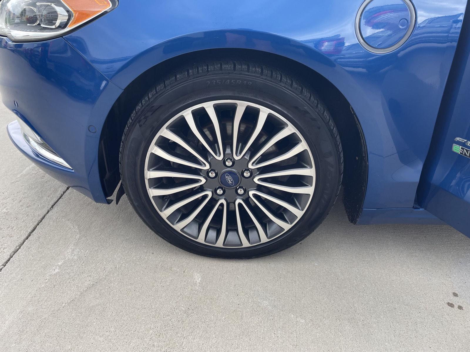 Vehicle photo 10