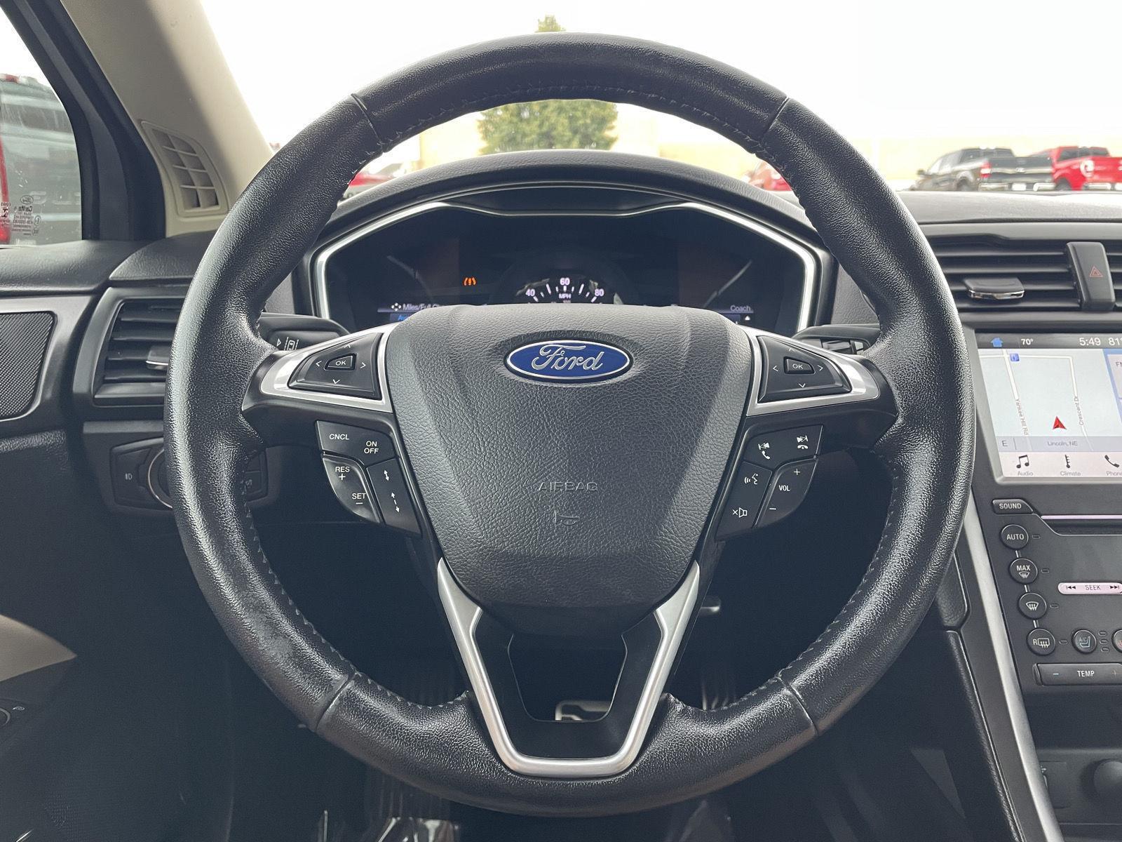 Vehicle photo 12