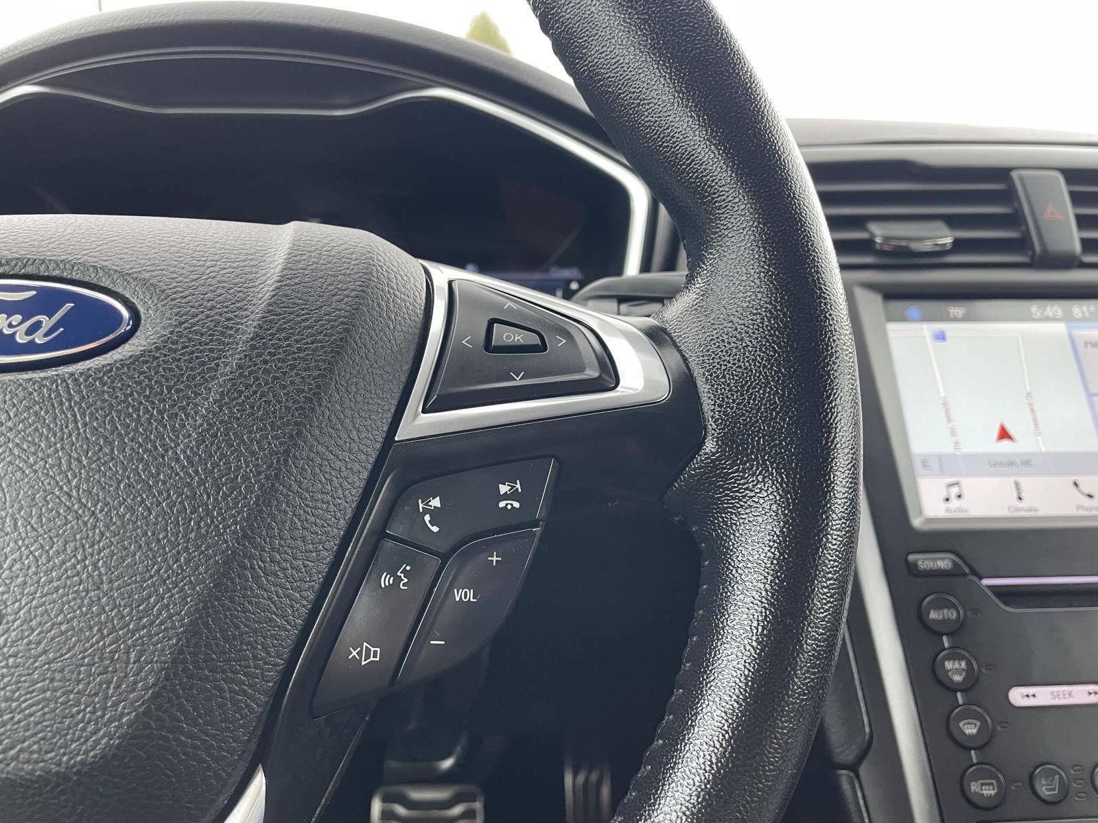 Vehicle photo 14