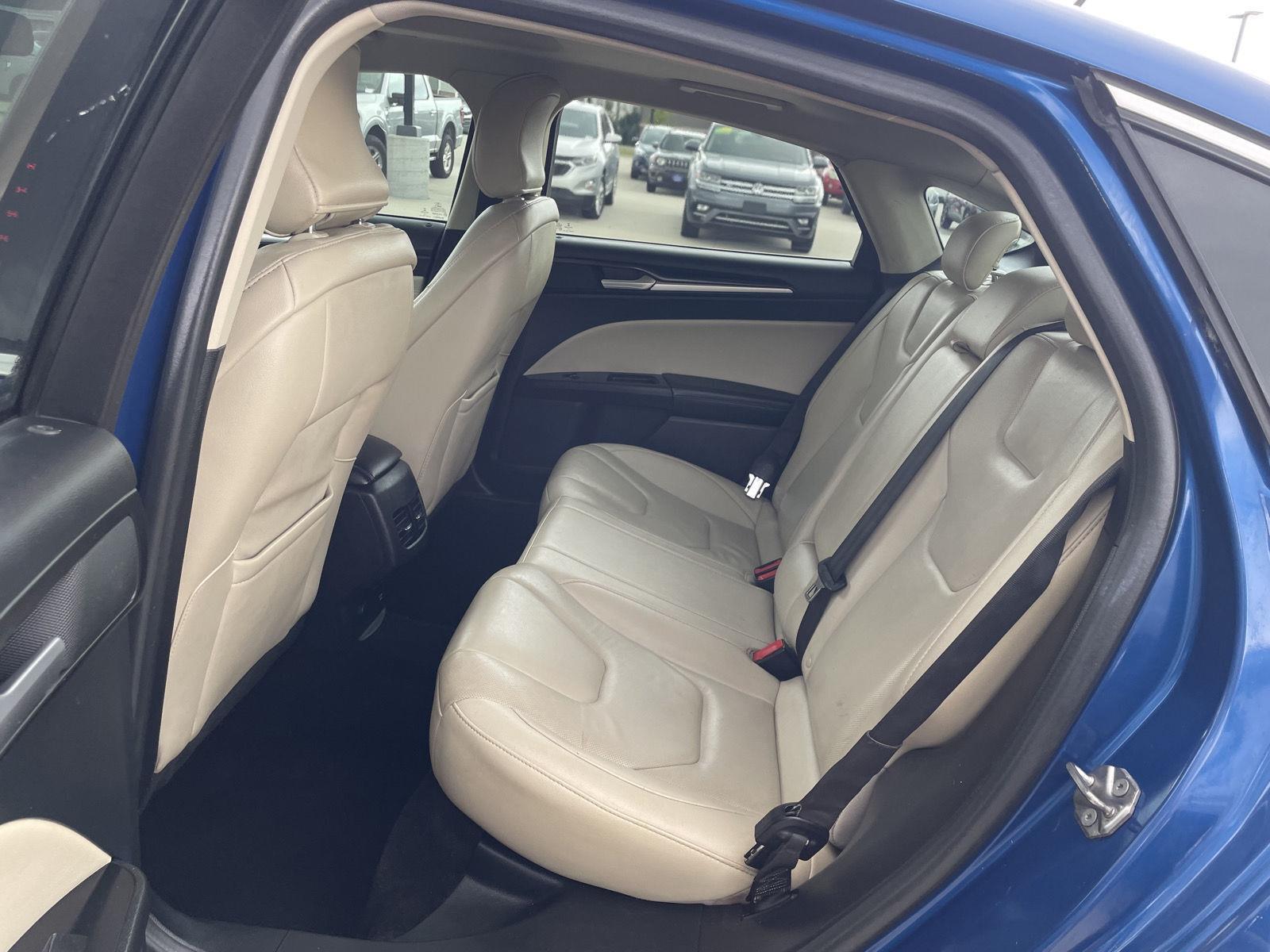 Vehicle photo 20