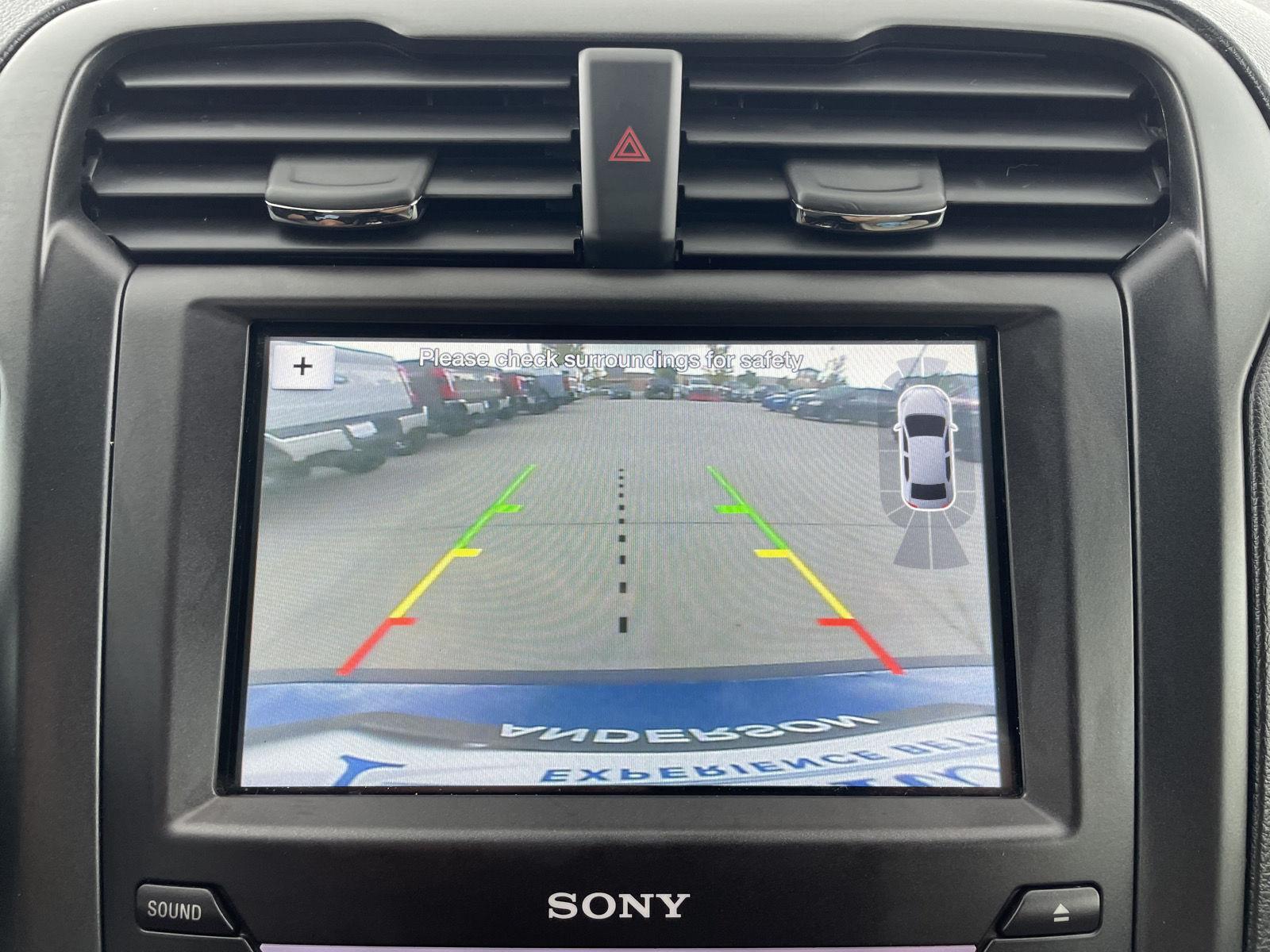 Vehicle photo 23