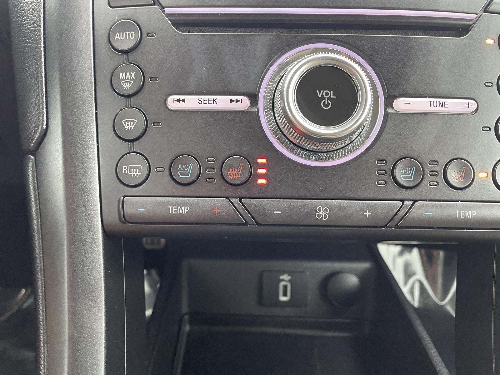 Vehicle photo 28