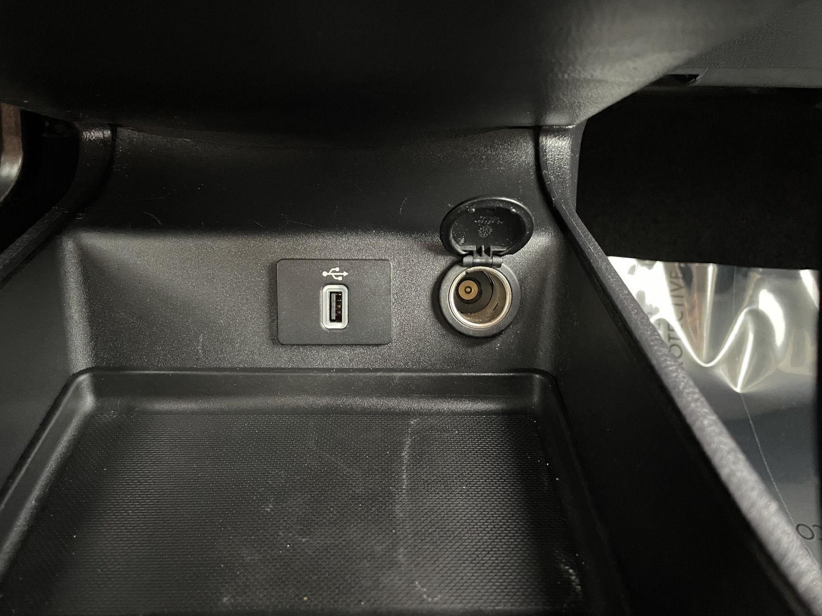 Vehicle photo 30