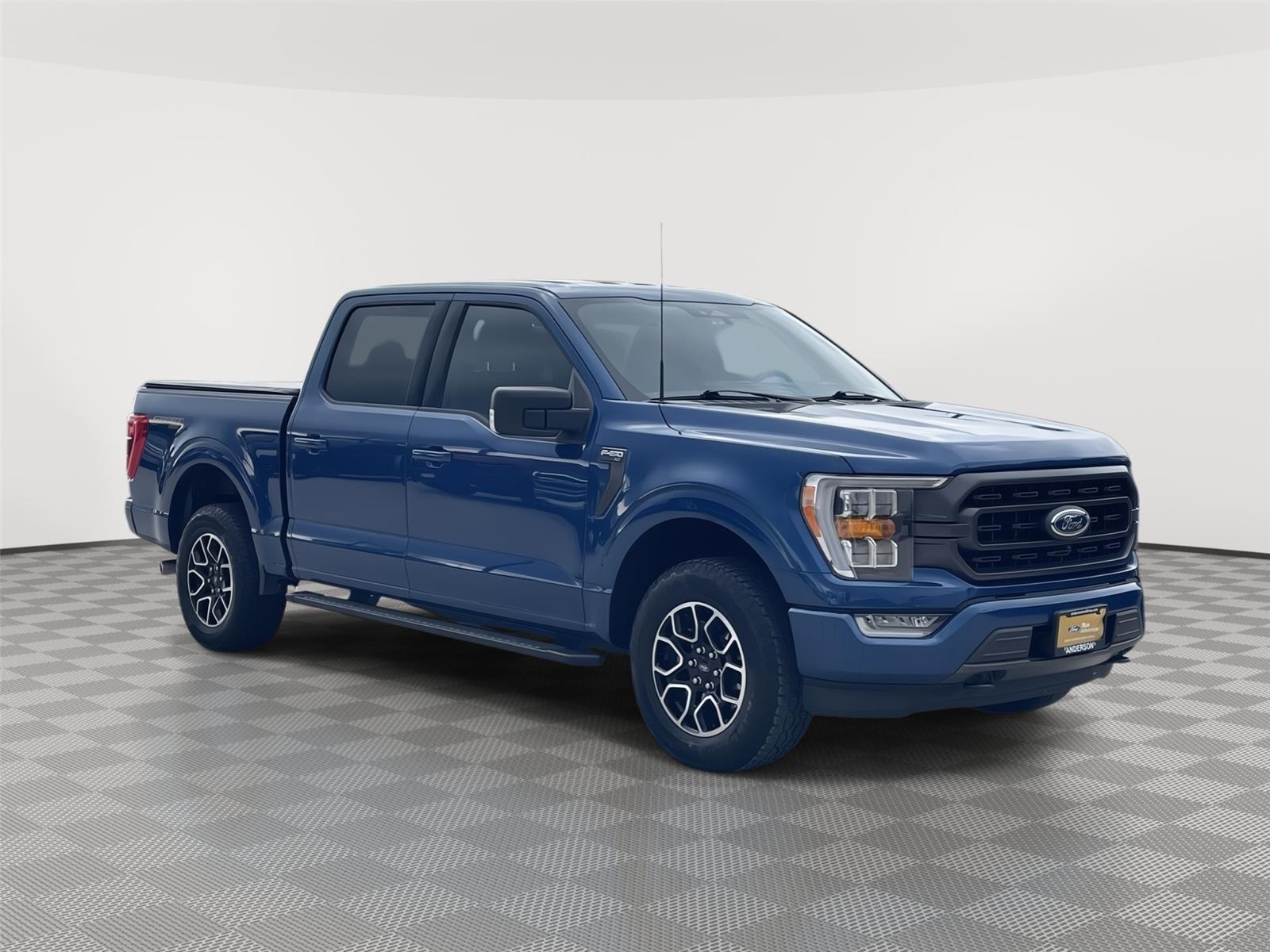 Vehicle photo 5