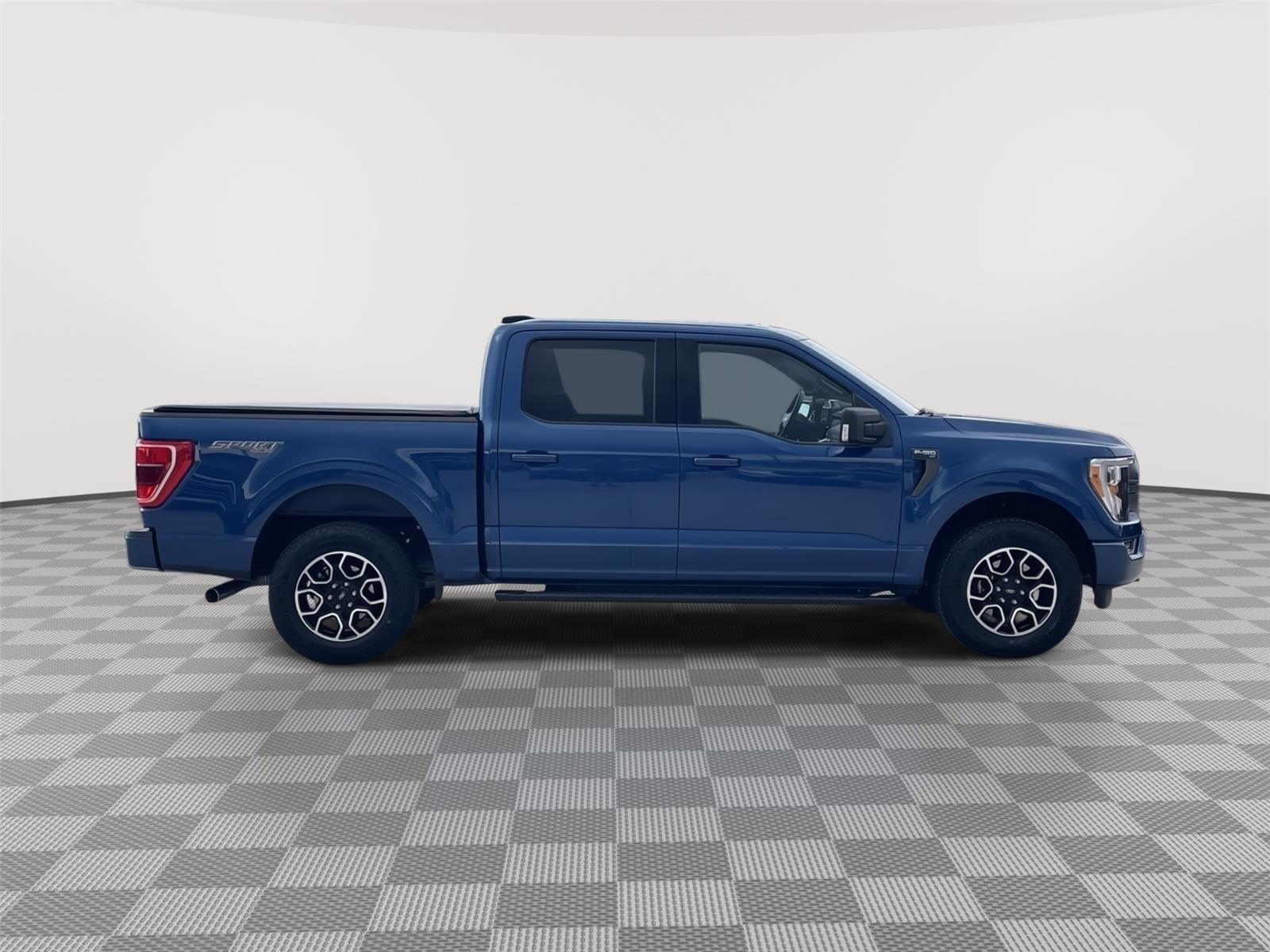 Vehicle photo 6
