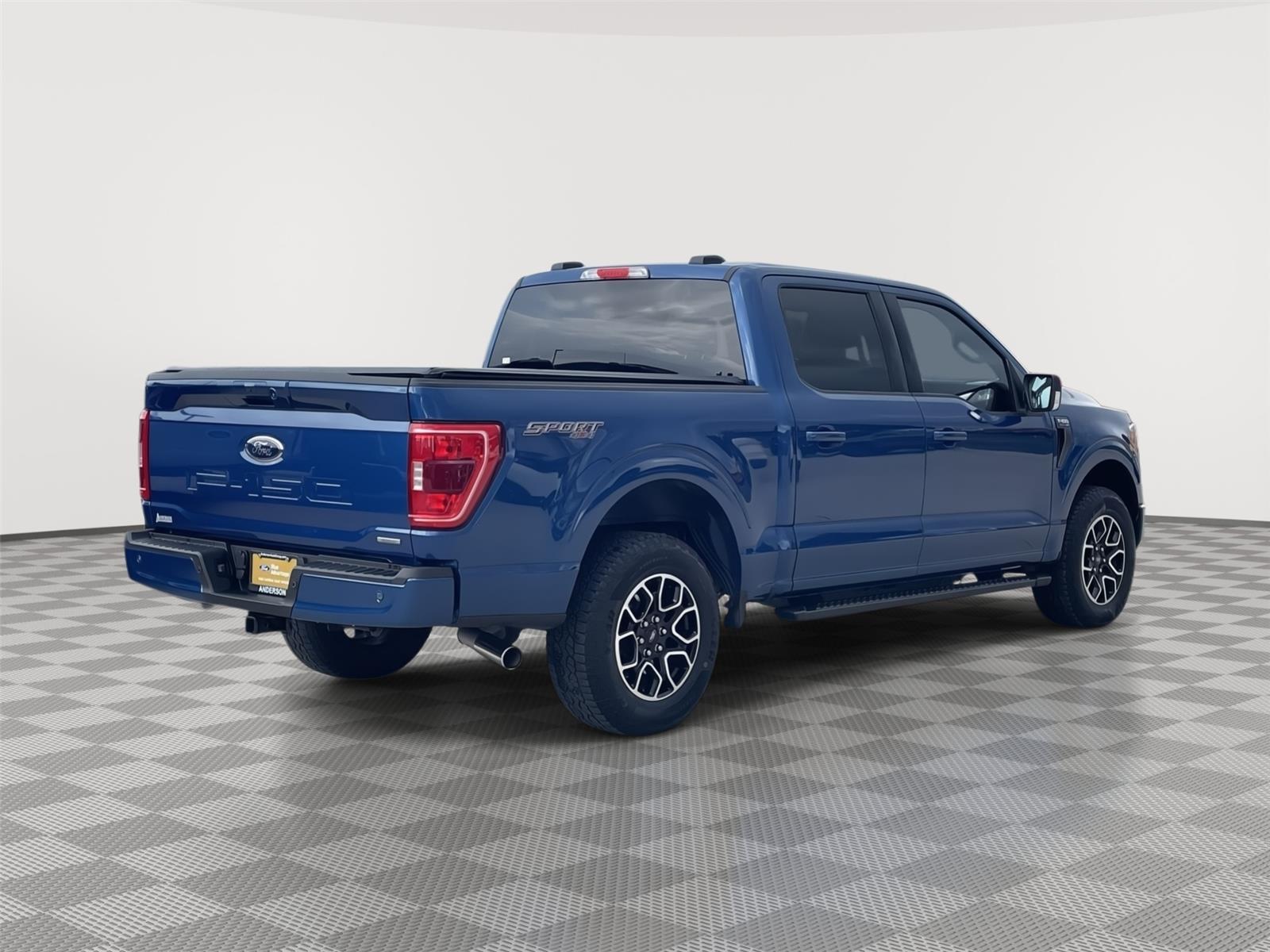 Vehicle photo 7