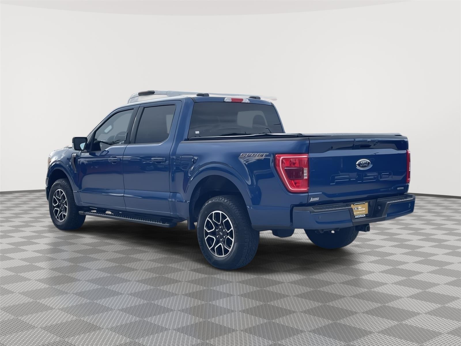 Vehicle photo 9