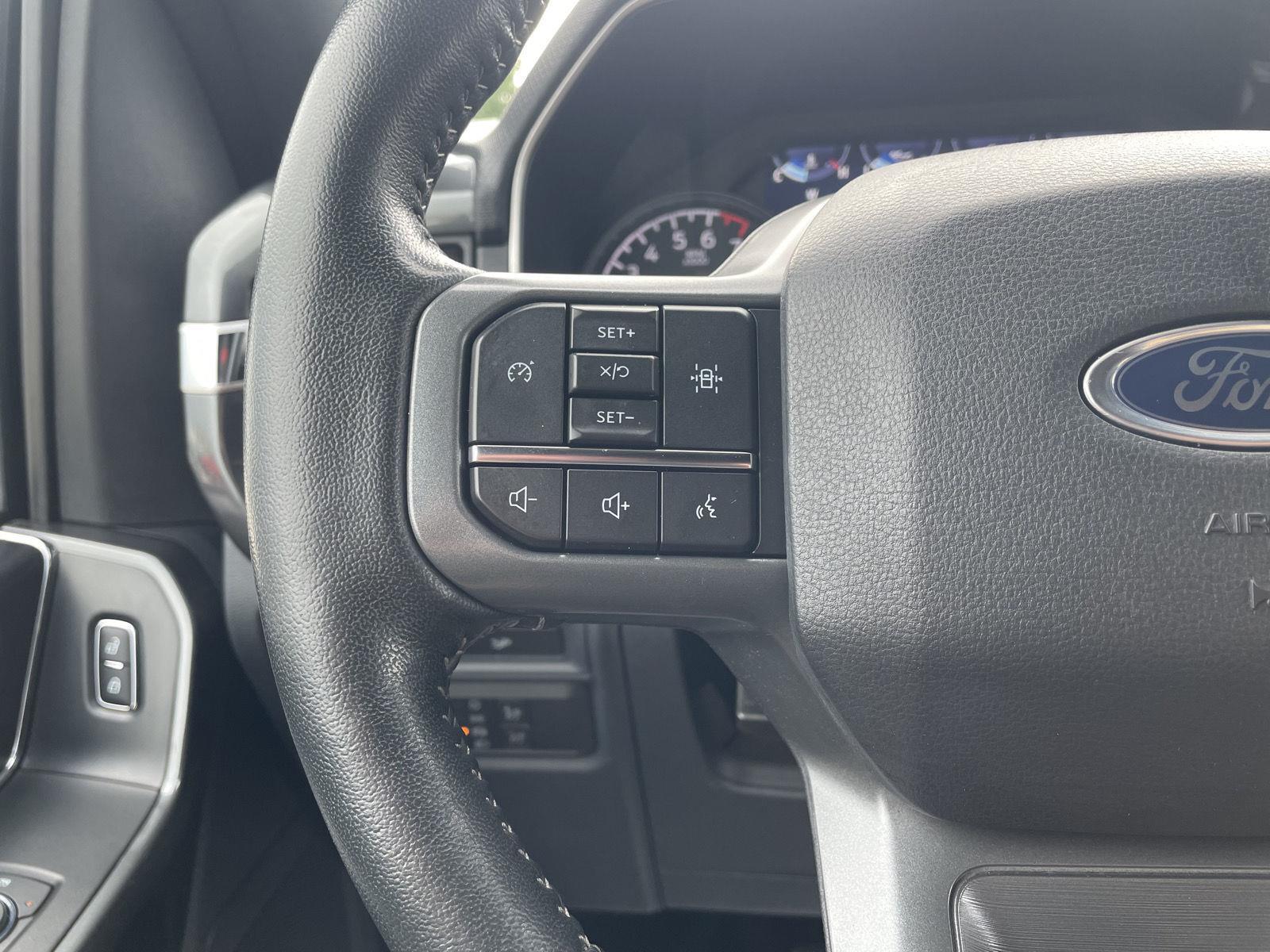 Vehicle photo 13