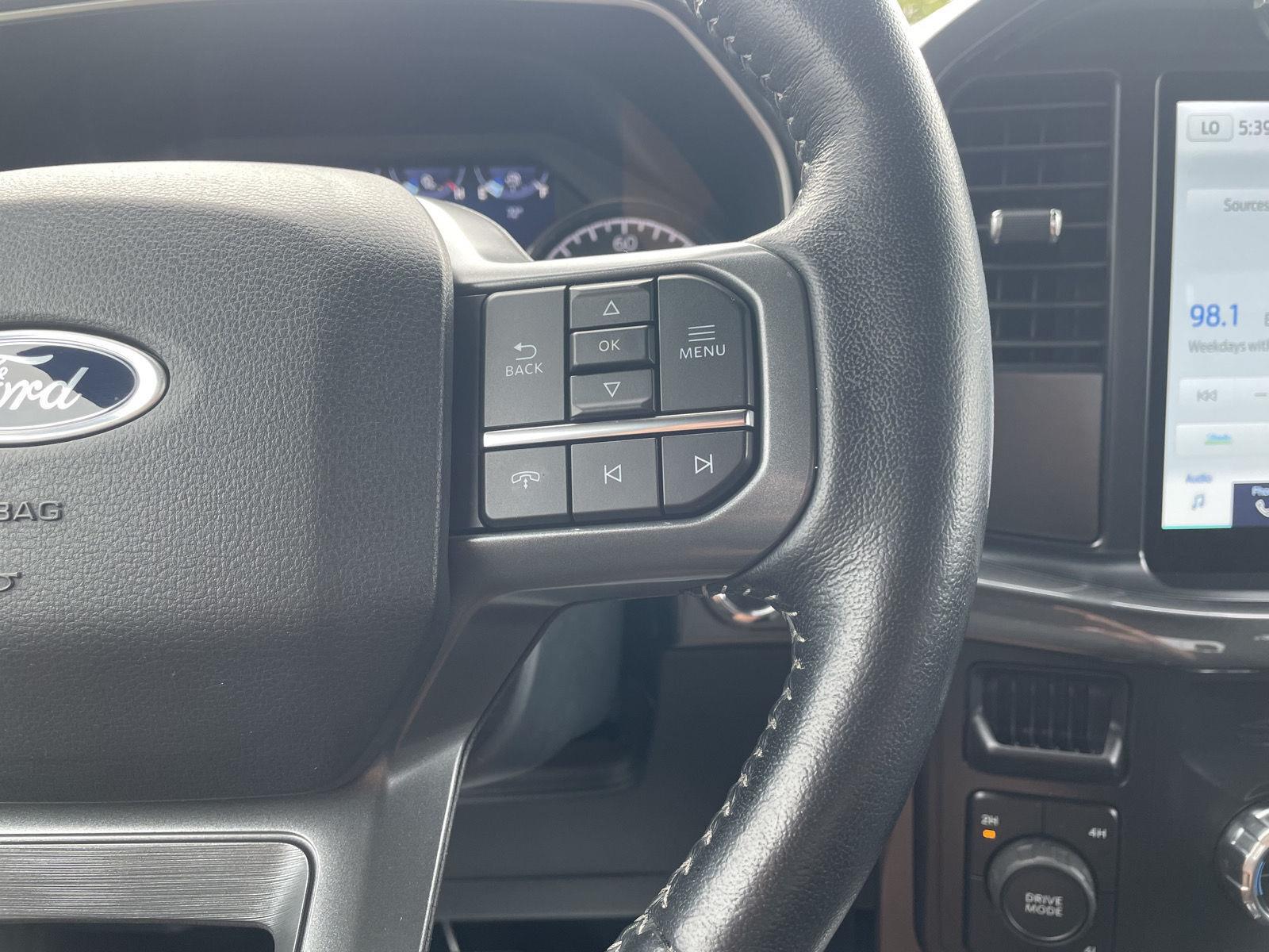 Vehicle photo 14