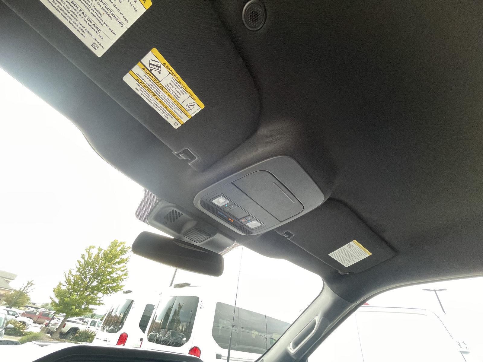 Vehicle photo 21