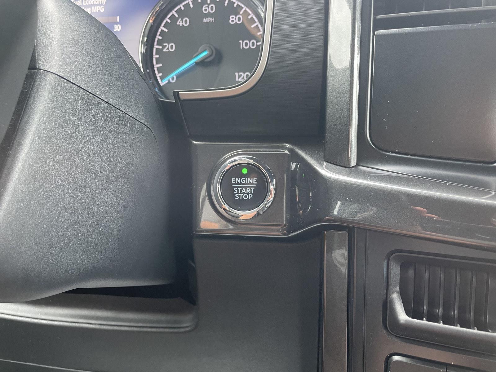 Vehicle photo 25