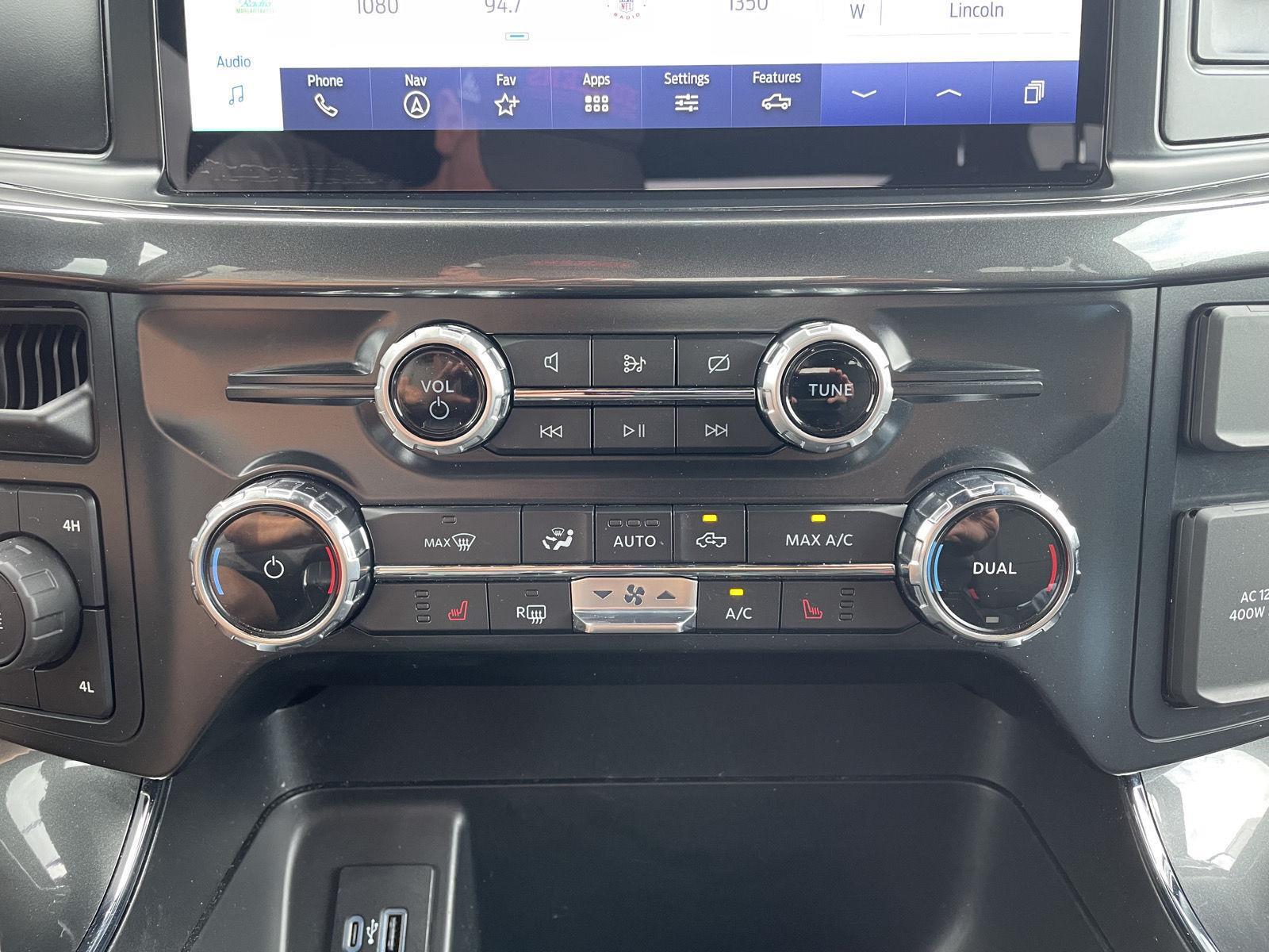 Vehicle photo 26