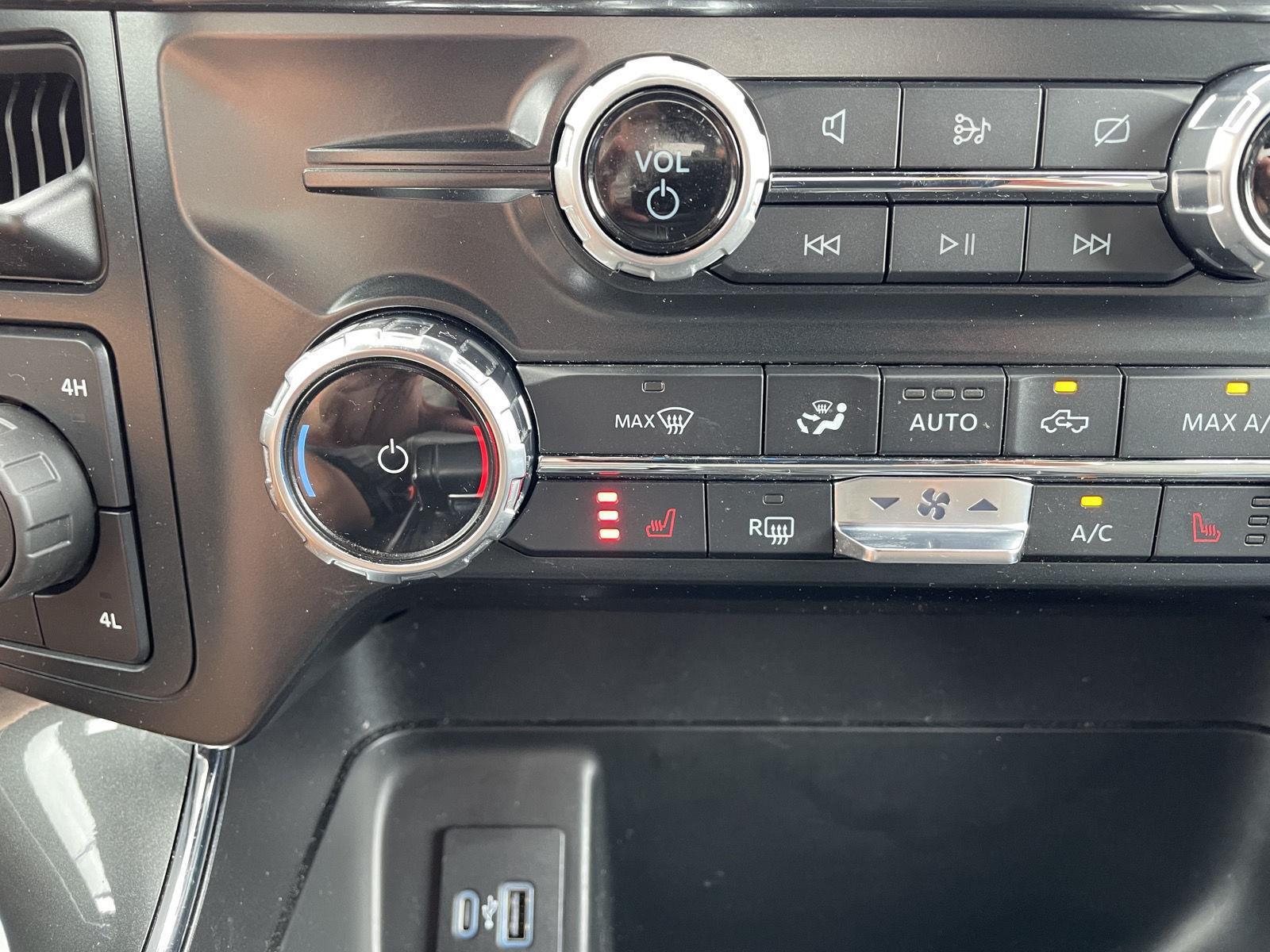 Vehicle photo 27
