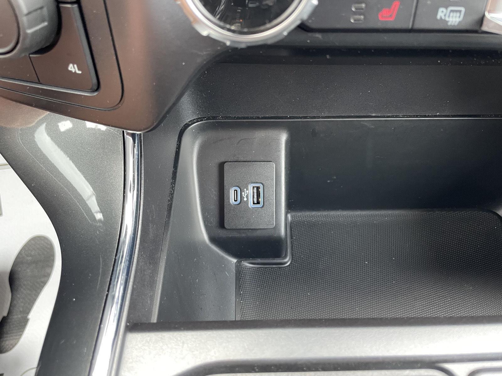 Vehicle photo 28