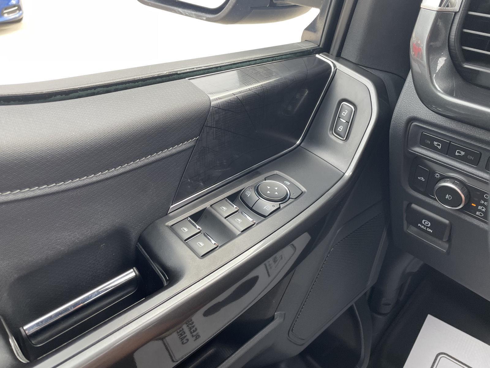Vehicle photo 29