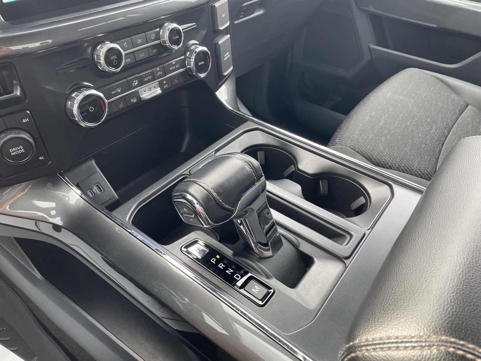 Vehicle photo 30