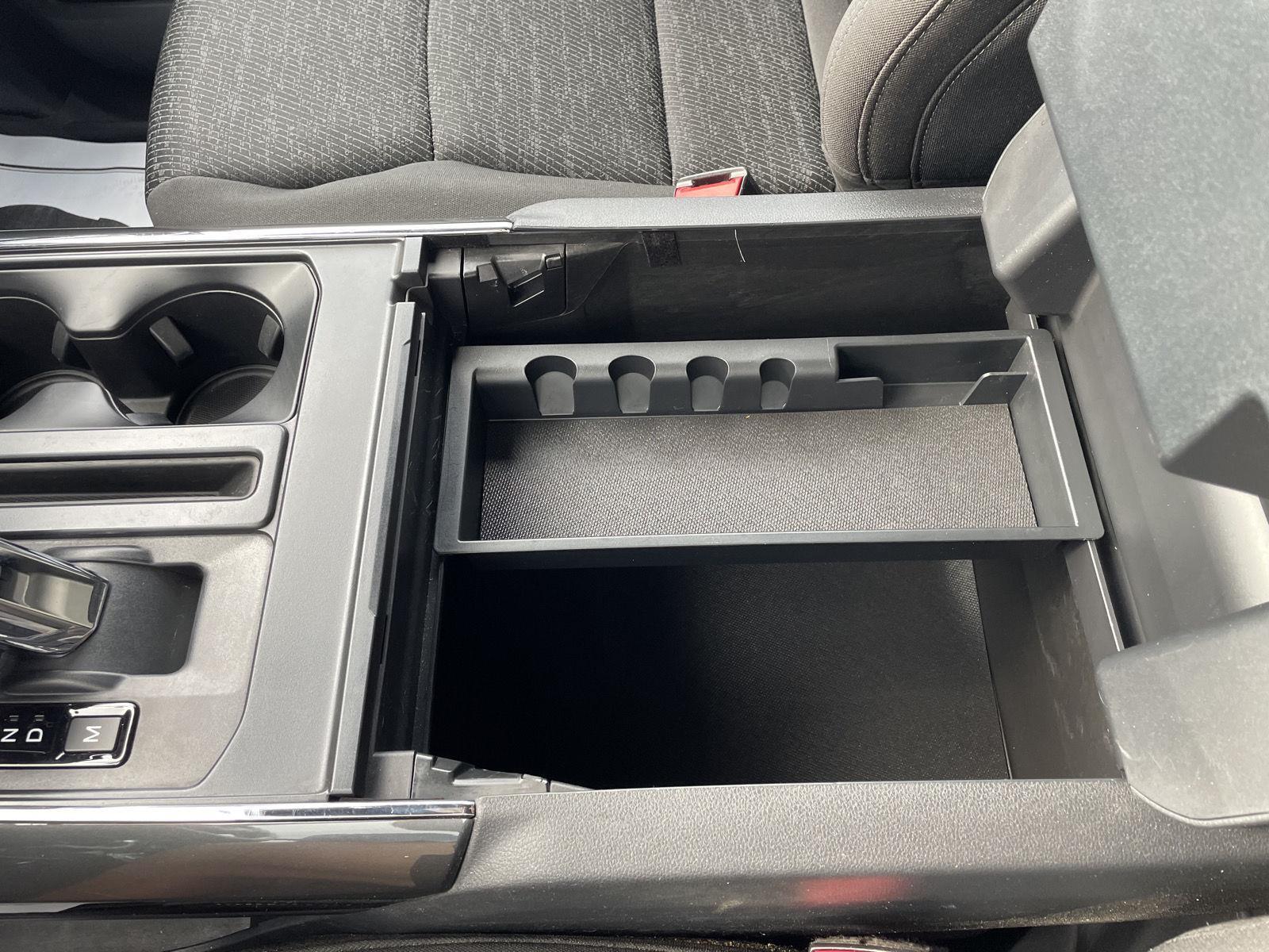 Vehicle photo 31
