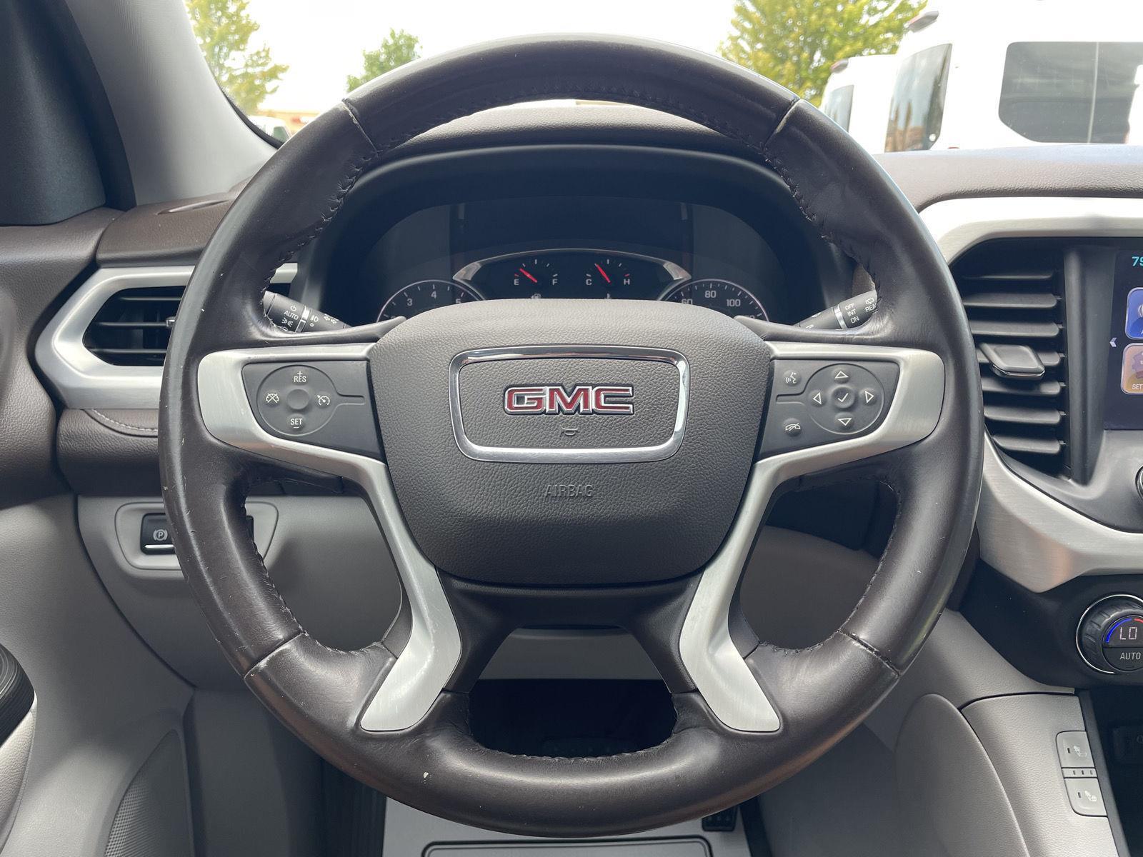 Vehicle photo 12
