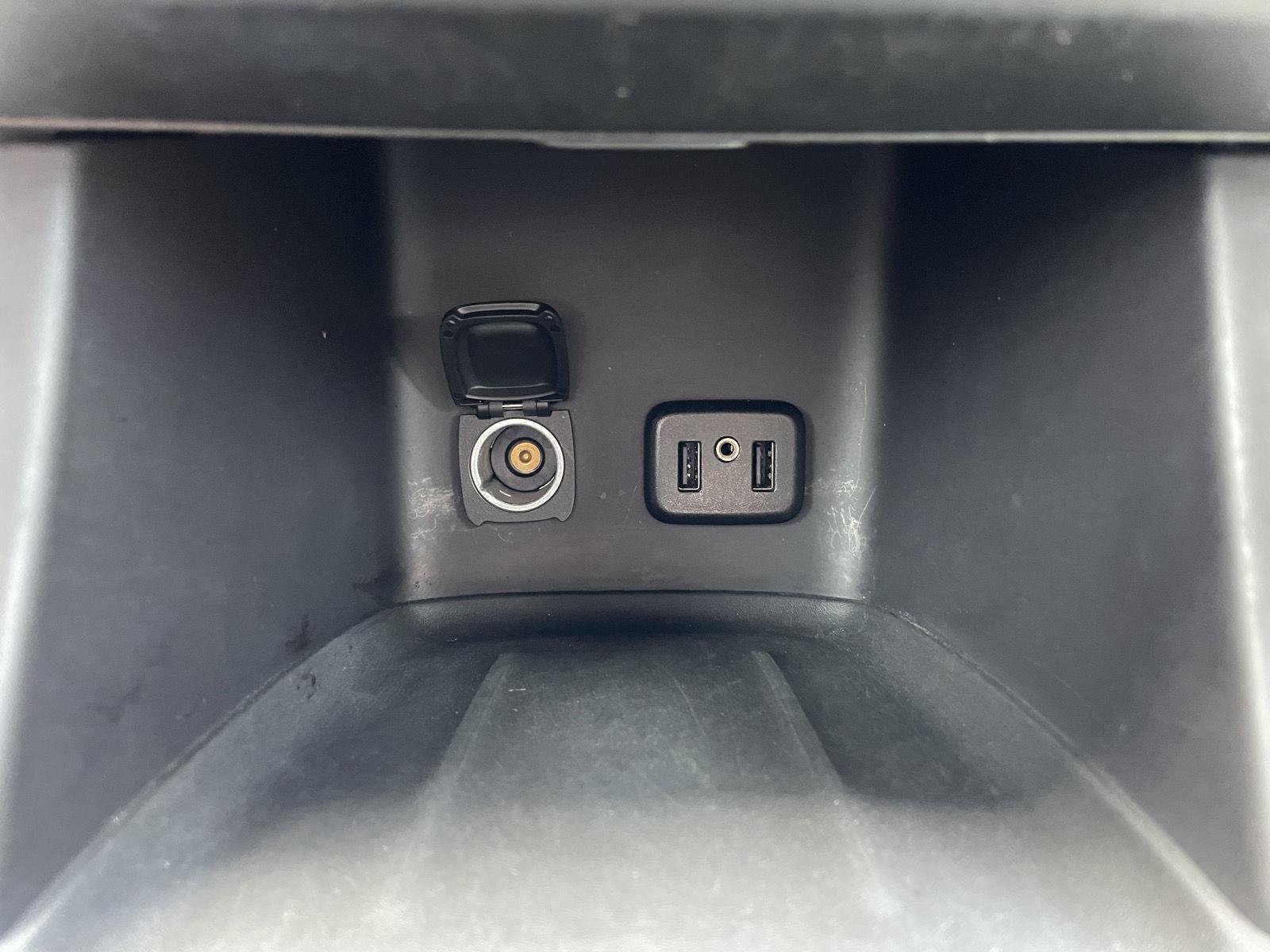 Vehicle photo 30