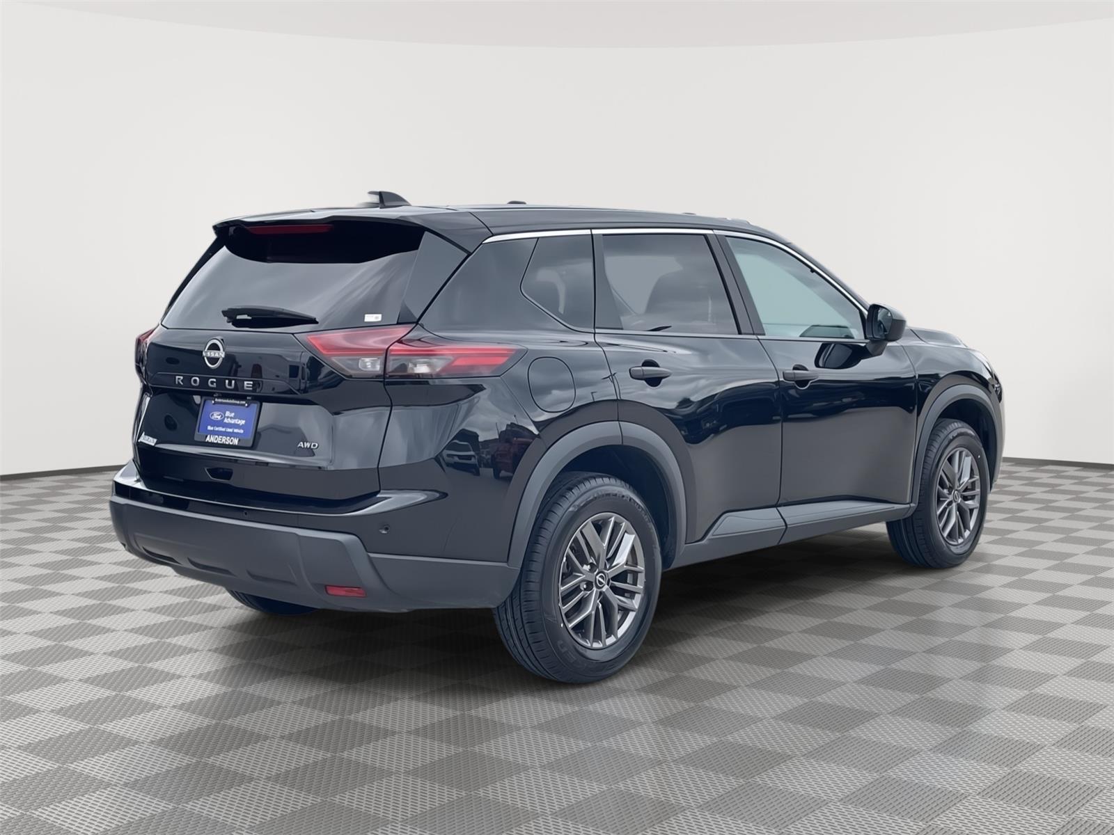 Vehicle photo 7
