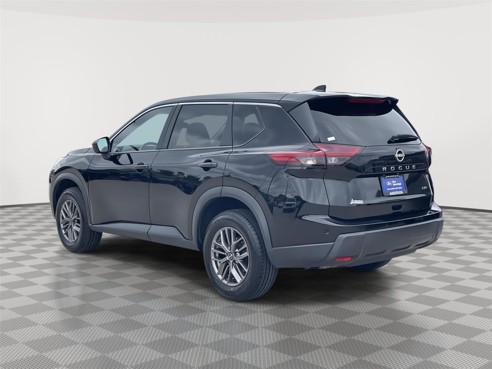 Vehicle photo 9