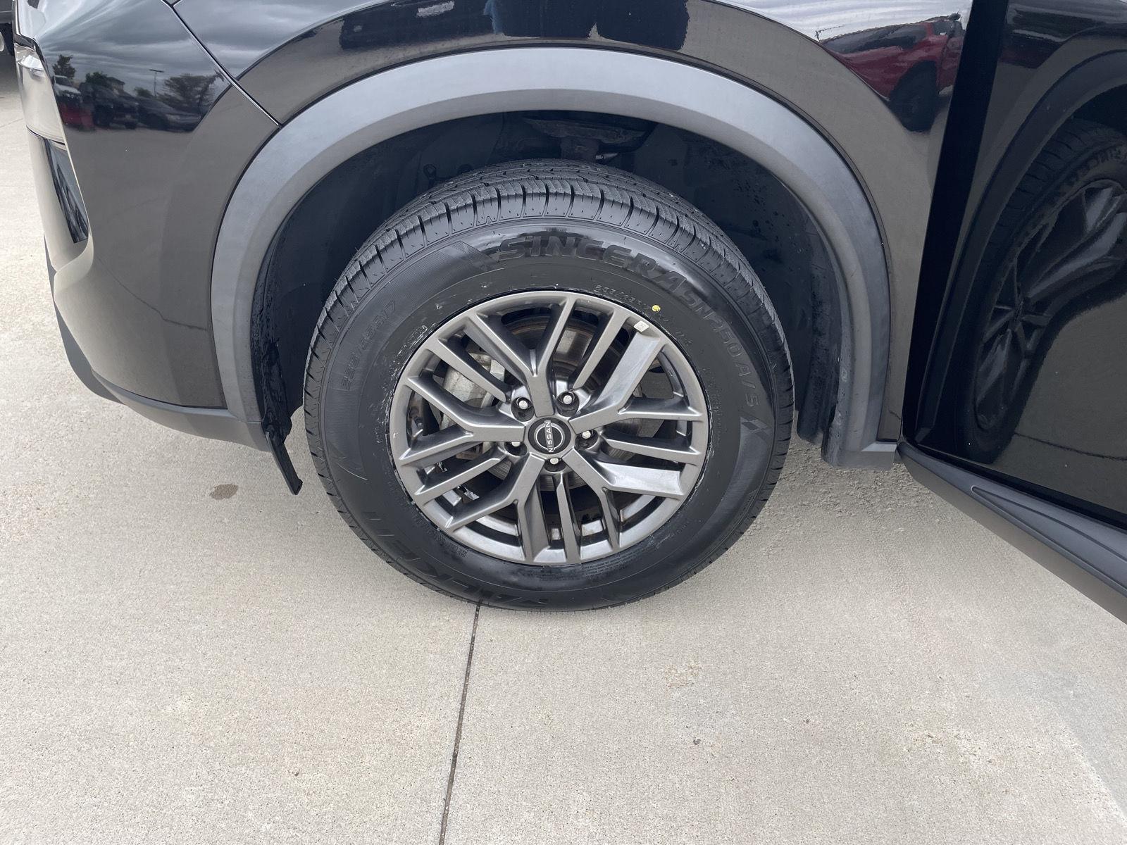Vehicle photo 10