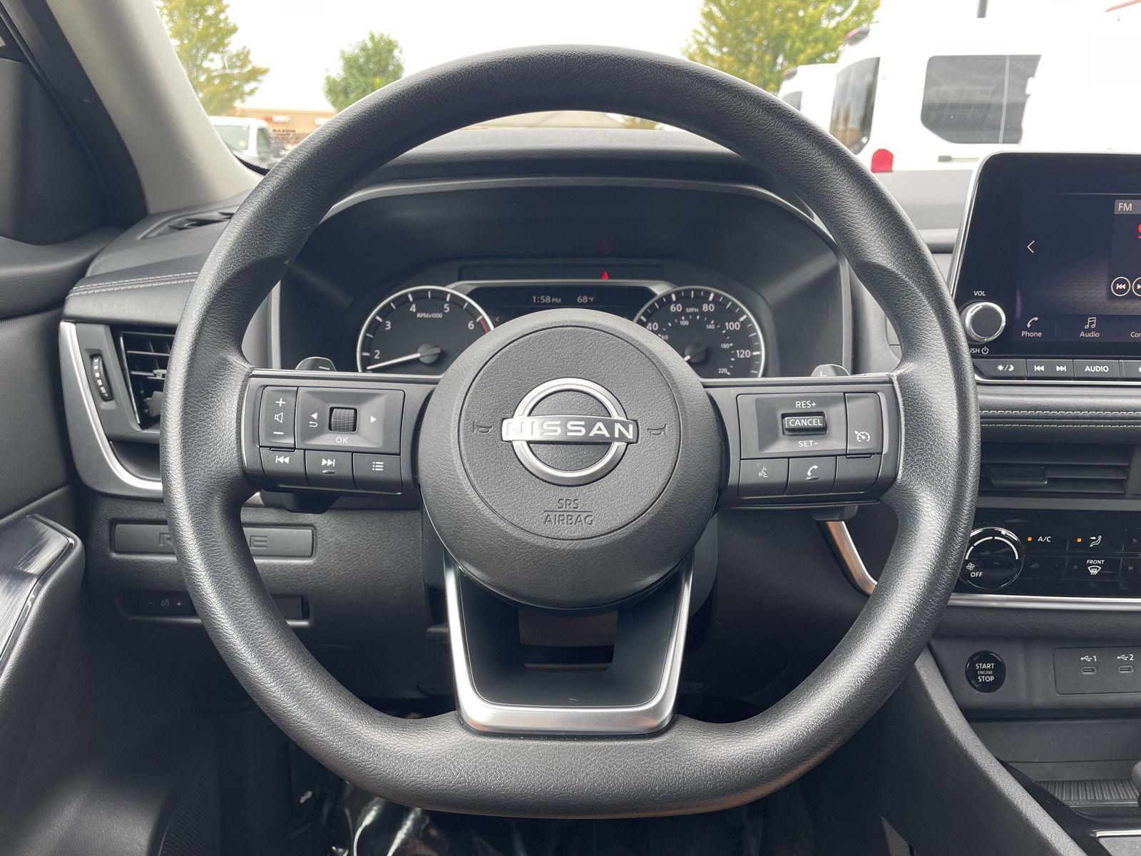 Vehicle photo 12