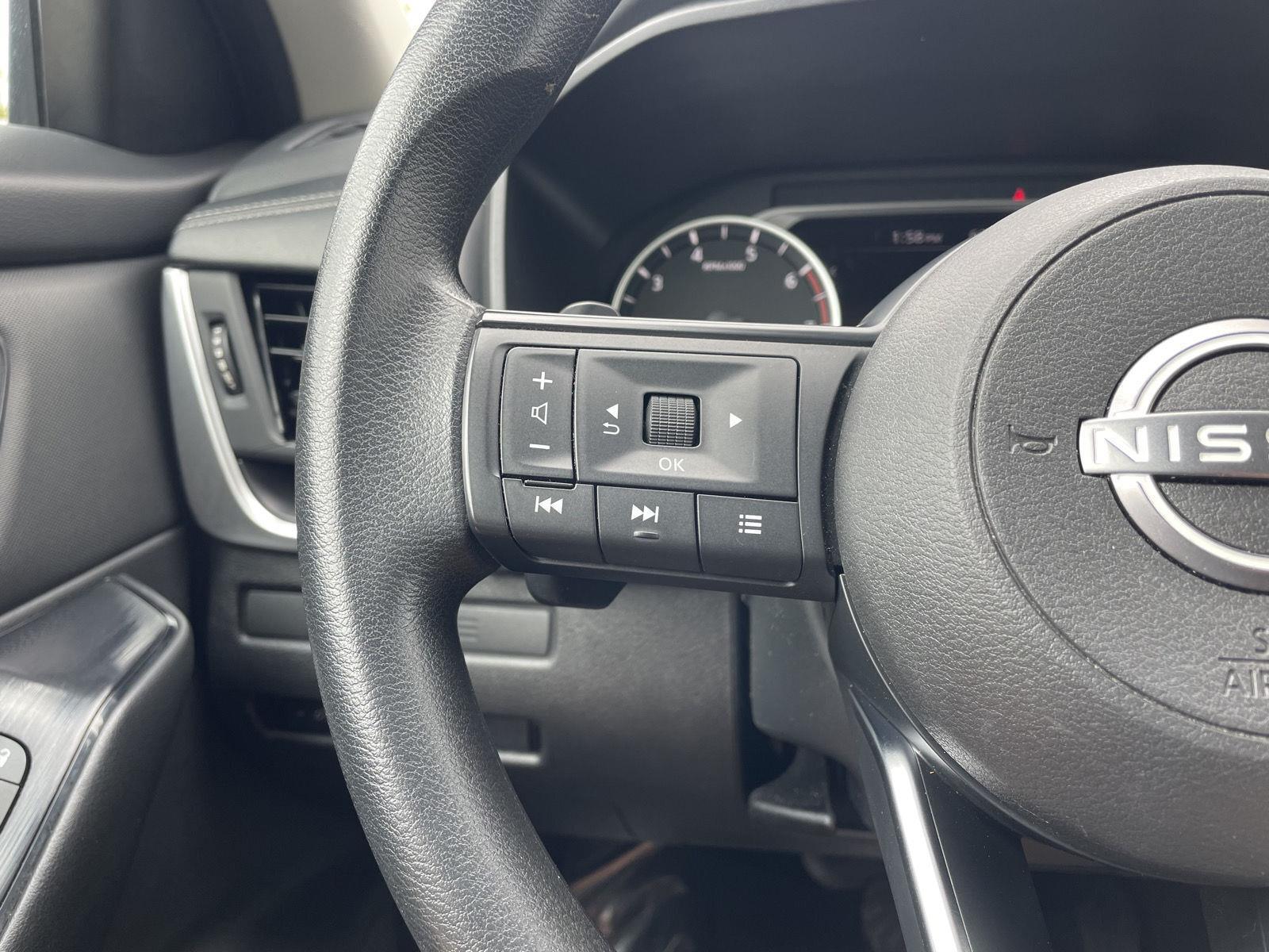 Vehicle photo 13