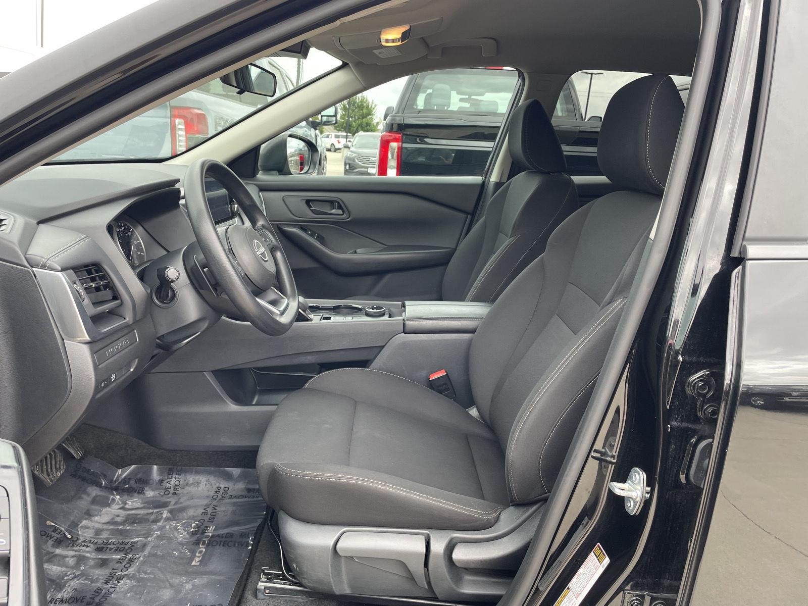 Vehicle photo 17