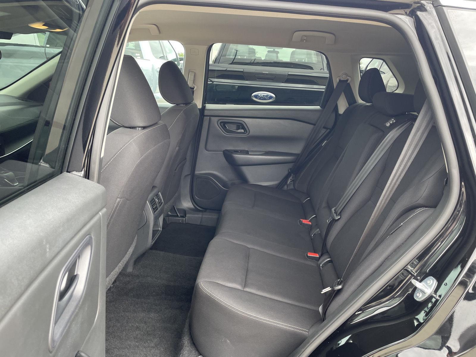 Vehicle photo 20