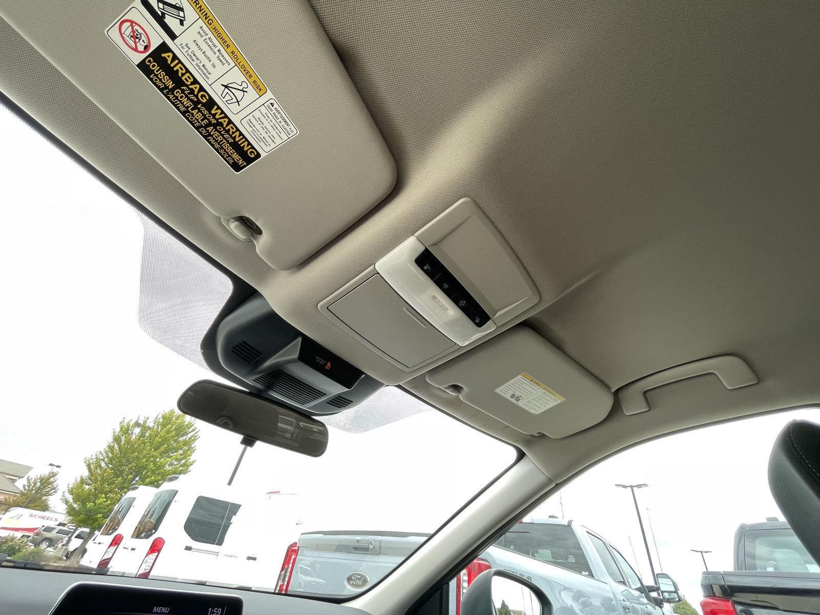 Vehicle photo 21
