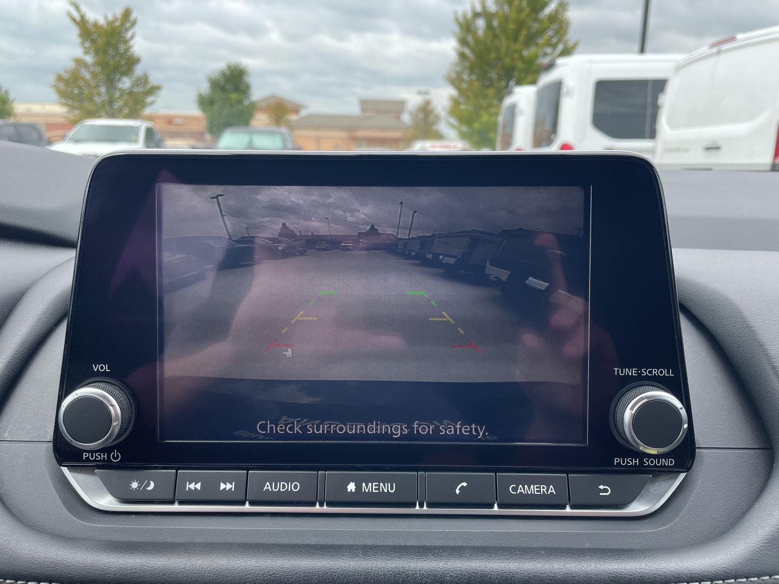 Vehicle photo 23