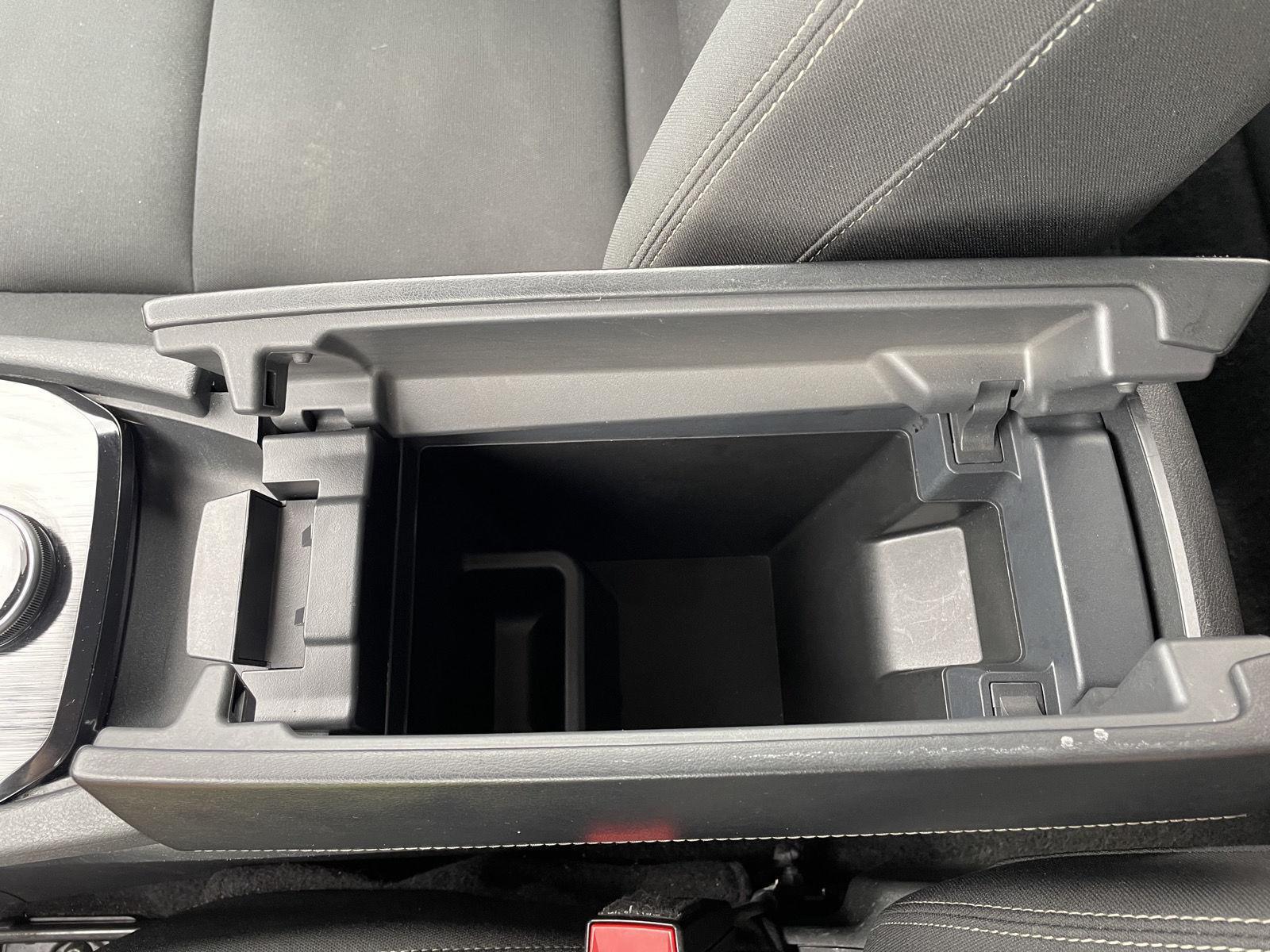 Vehicle photo 30