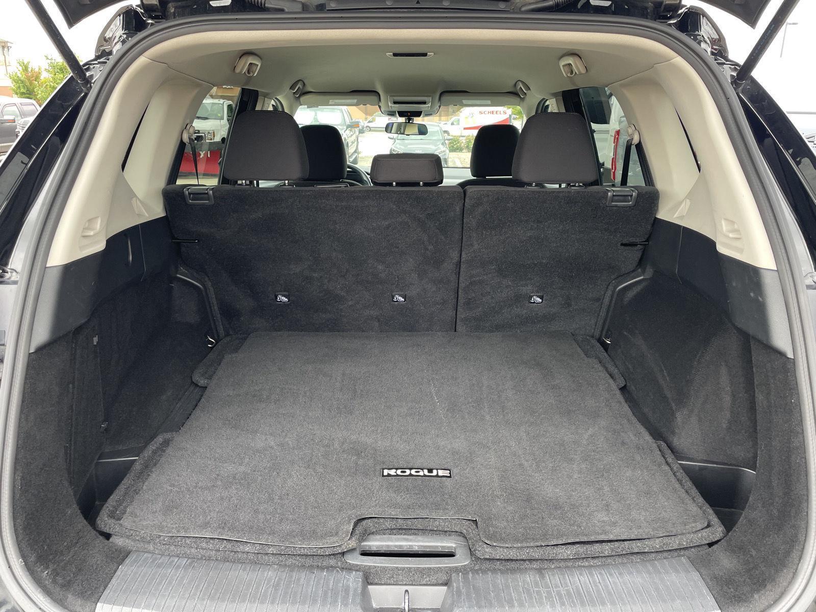 Vehicle photo 34