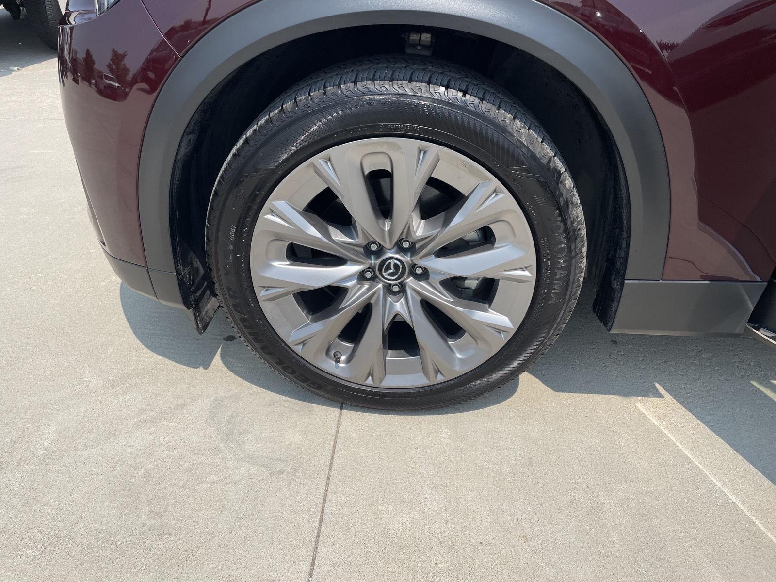 Vehicle photo 10