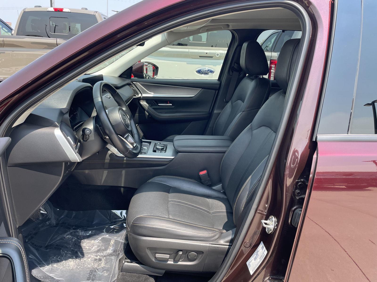 Vehicle photo 17