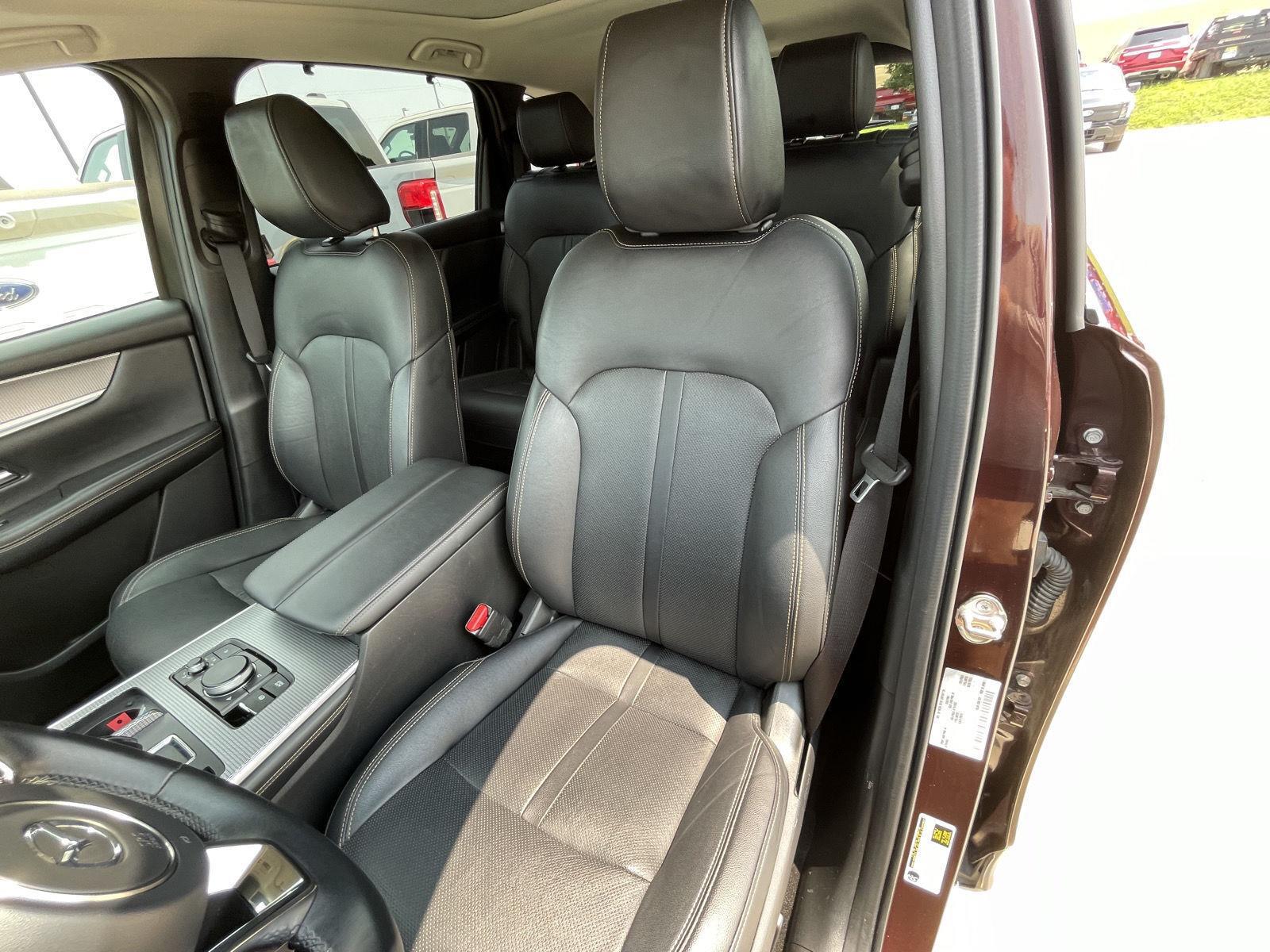 Vehicle photo 18