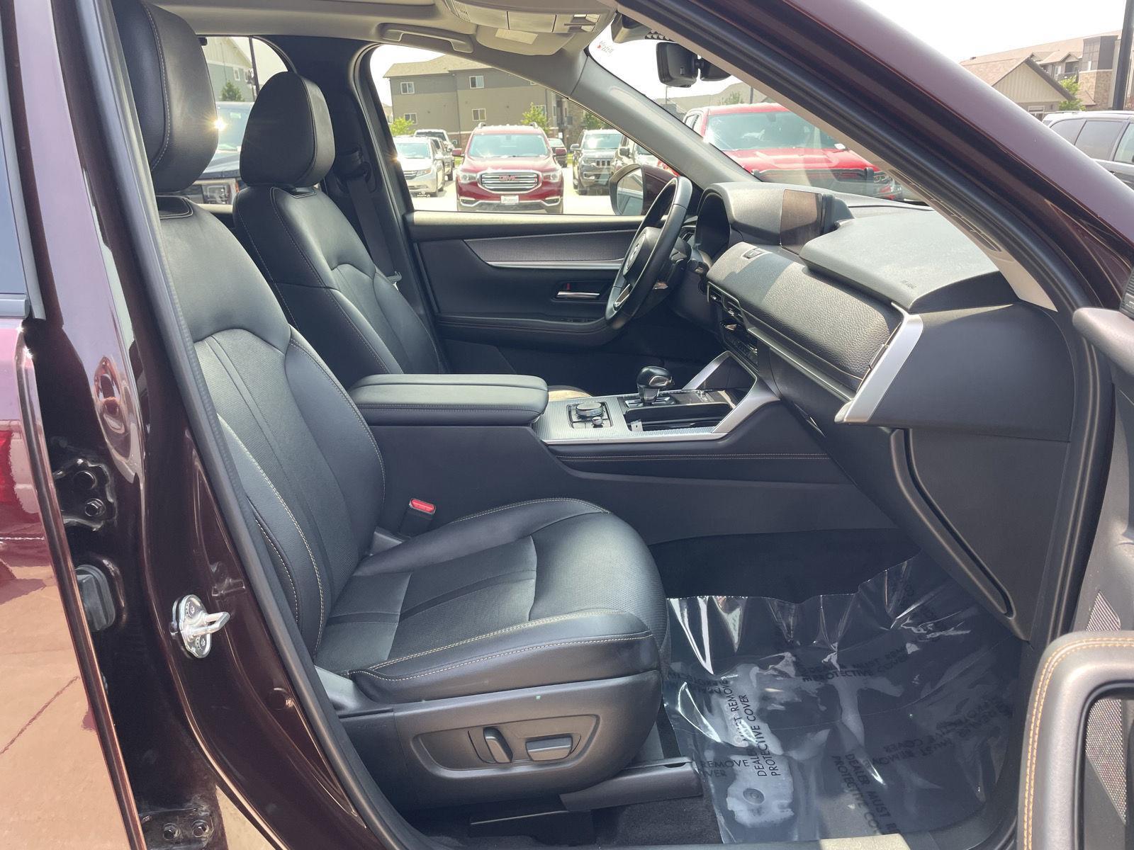 Vehicle photo 19