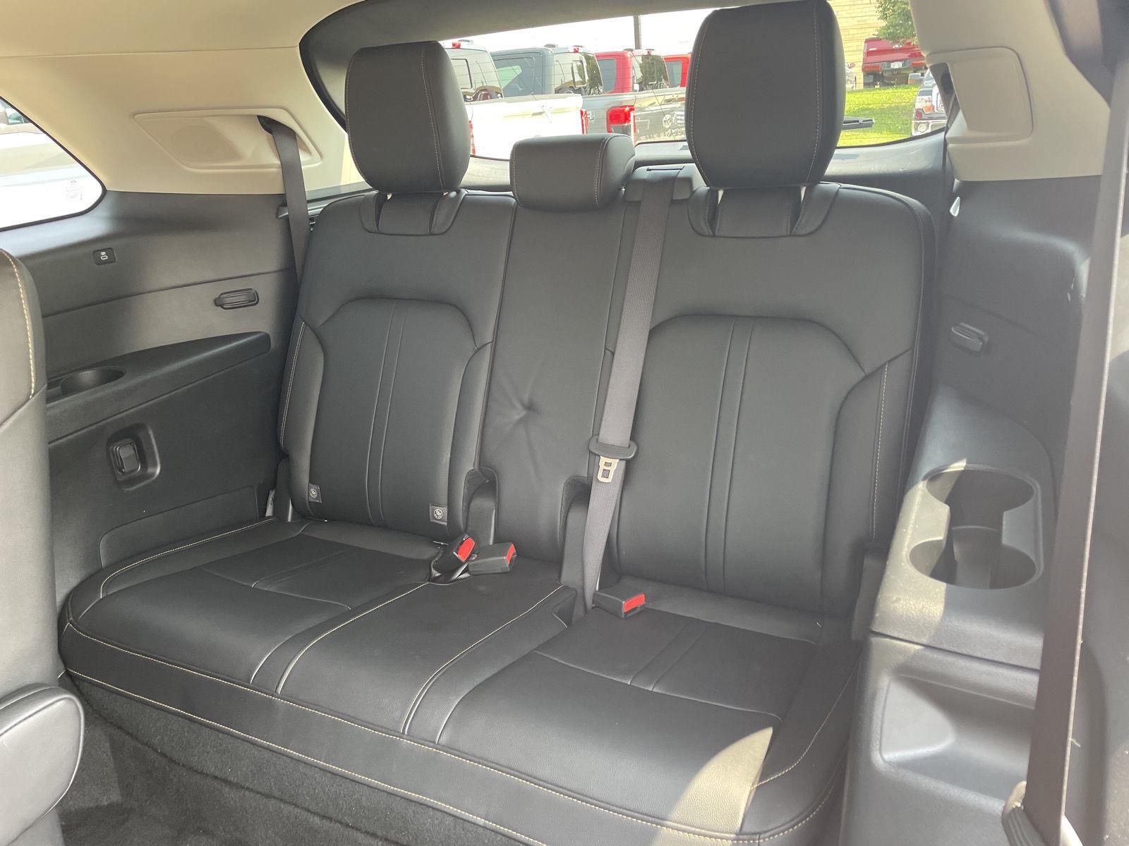 Vehicle photo 21
