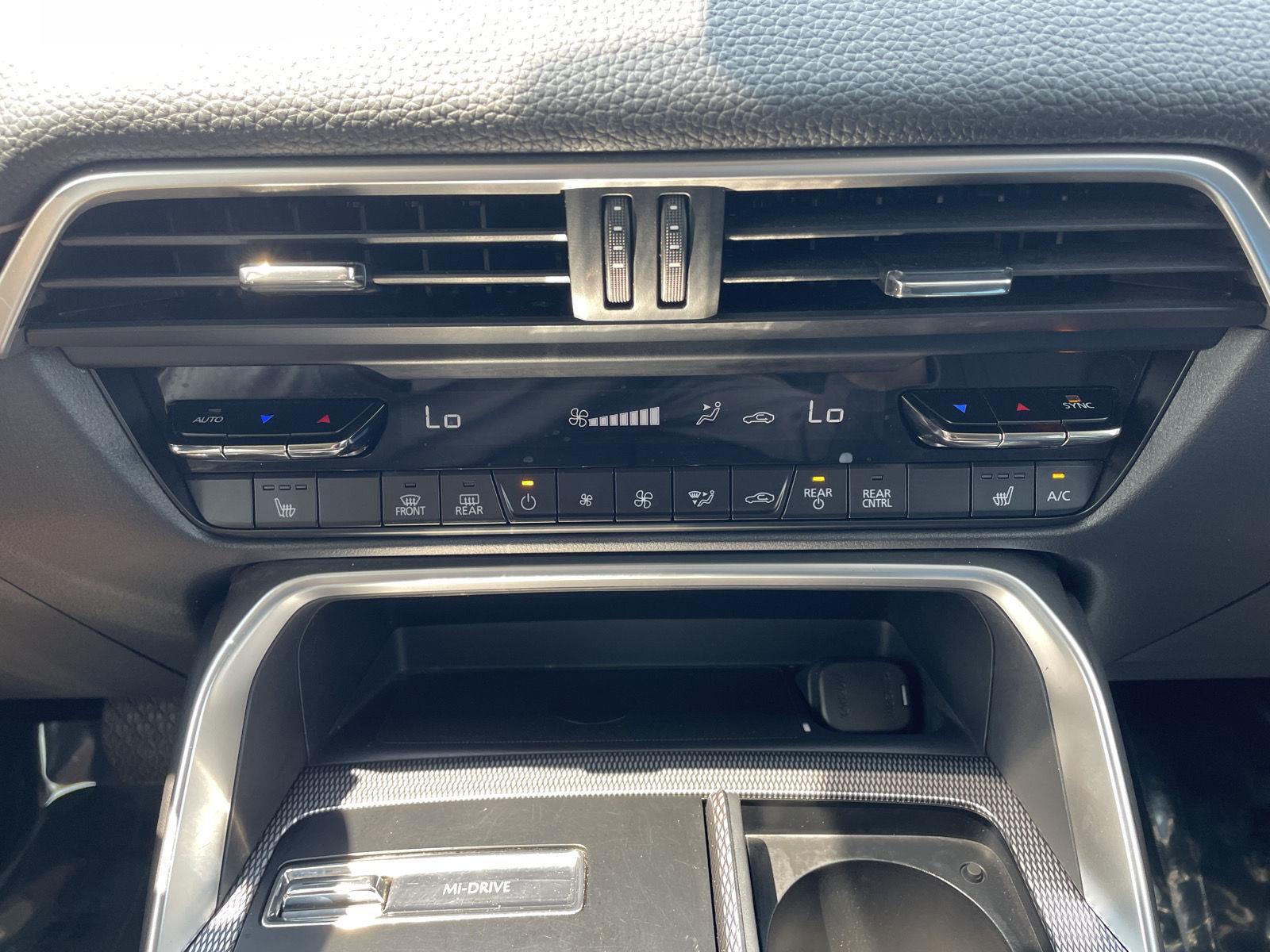 Vehicle photo 28