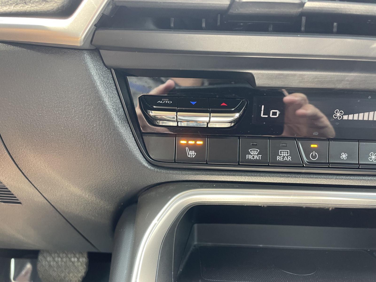 Vehicle photo 29