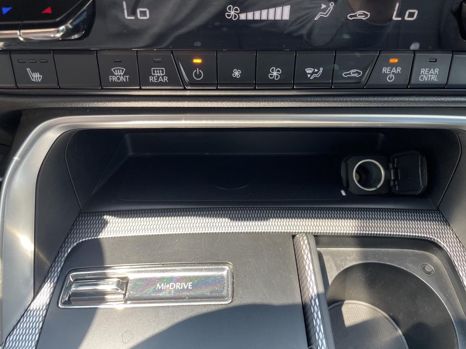 Vehicle photo 30