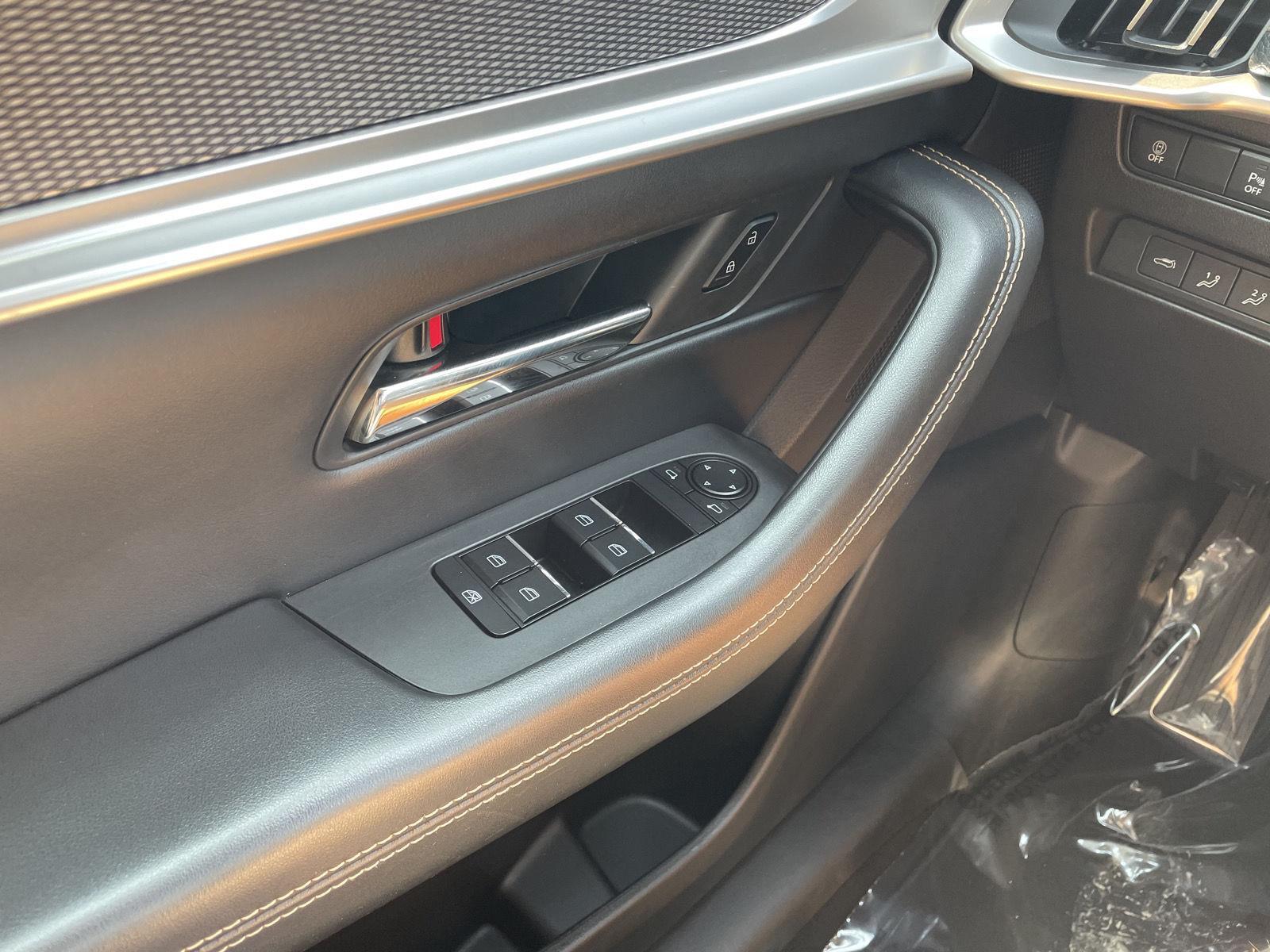 Vehicle photo 31