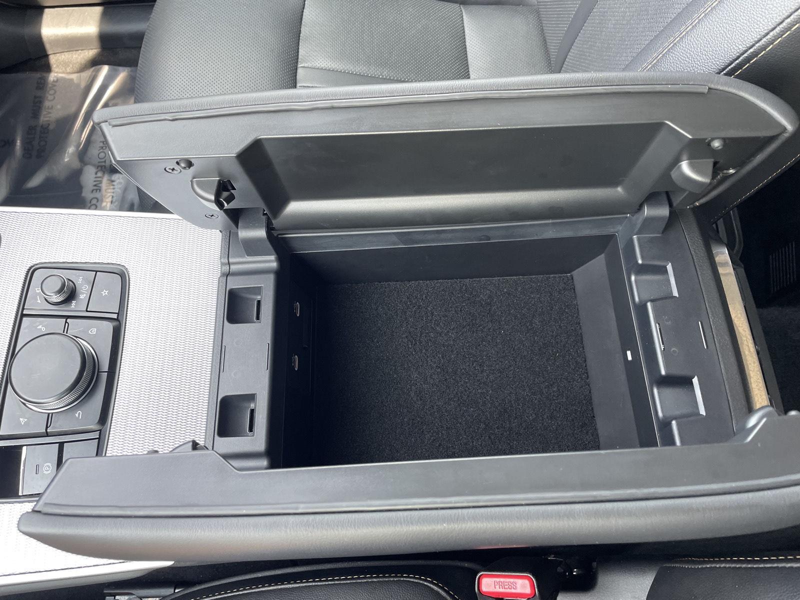 Vehicle photo 33