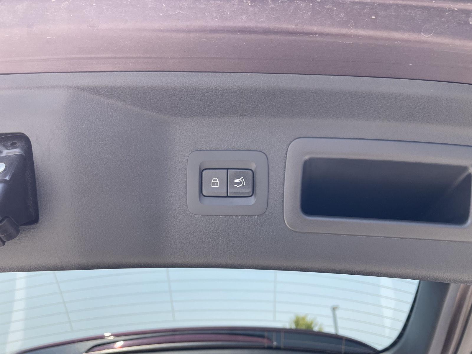 Vehicle photo 38